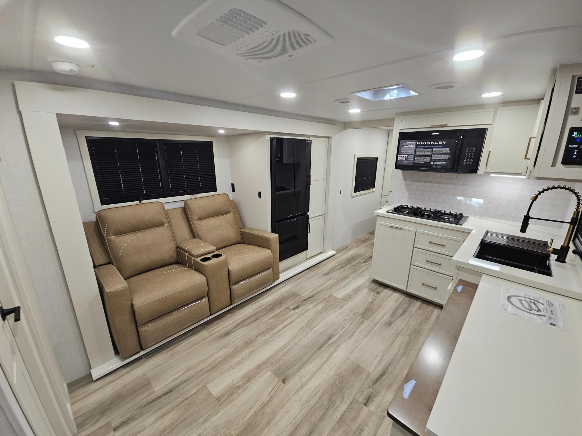 2027 Brinkley RV 2027 Brinkley RV Model IX - thumbnail 5