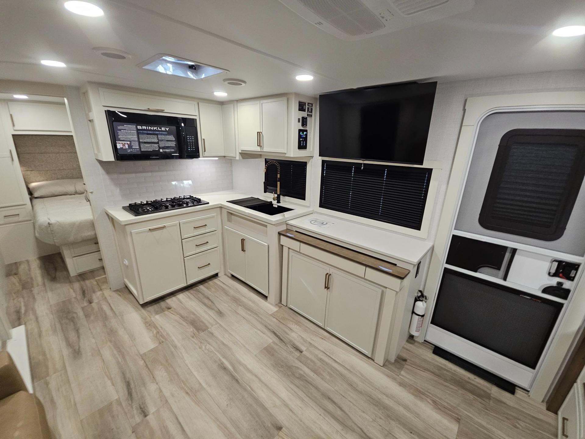 2027 Brinkley RV 2027 Brinkley RV Model IX - thumbnail 6
