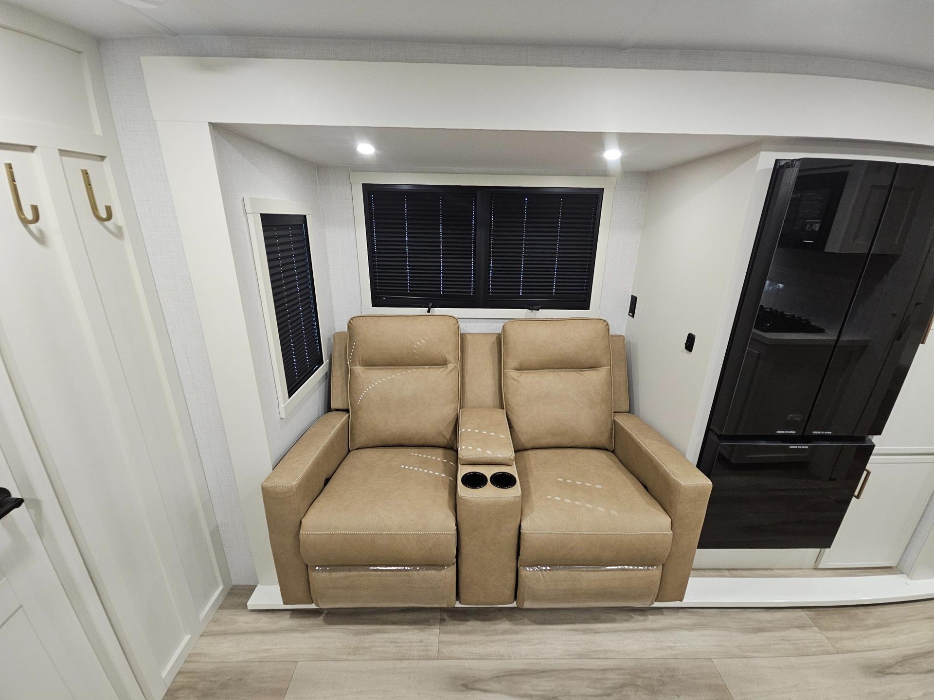 2027 Brinkley RV 2027 Brinkley RV Model IX - thumbnail 7