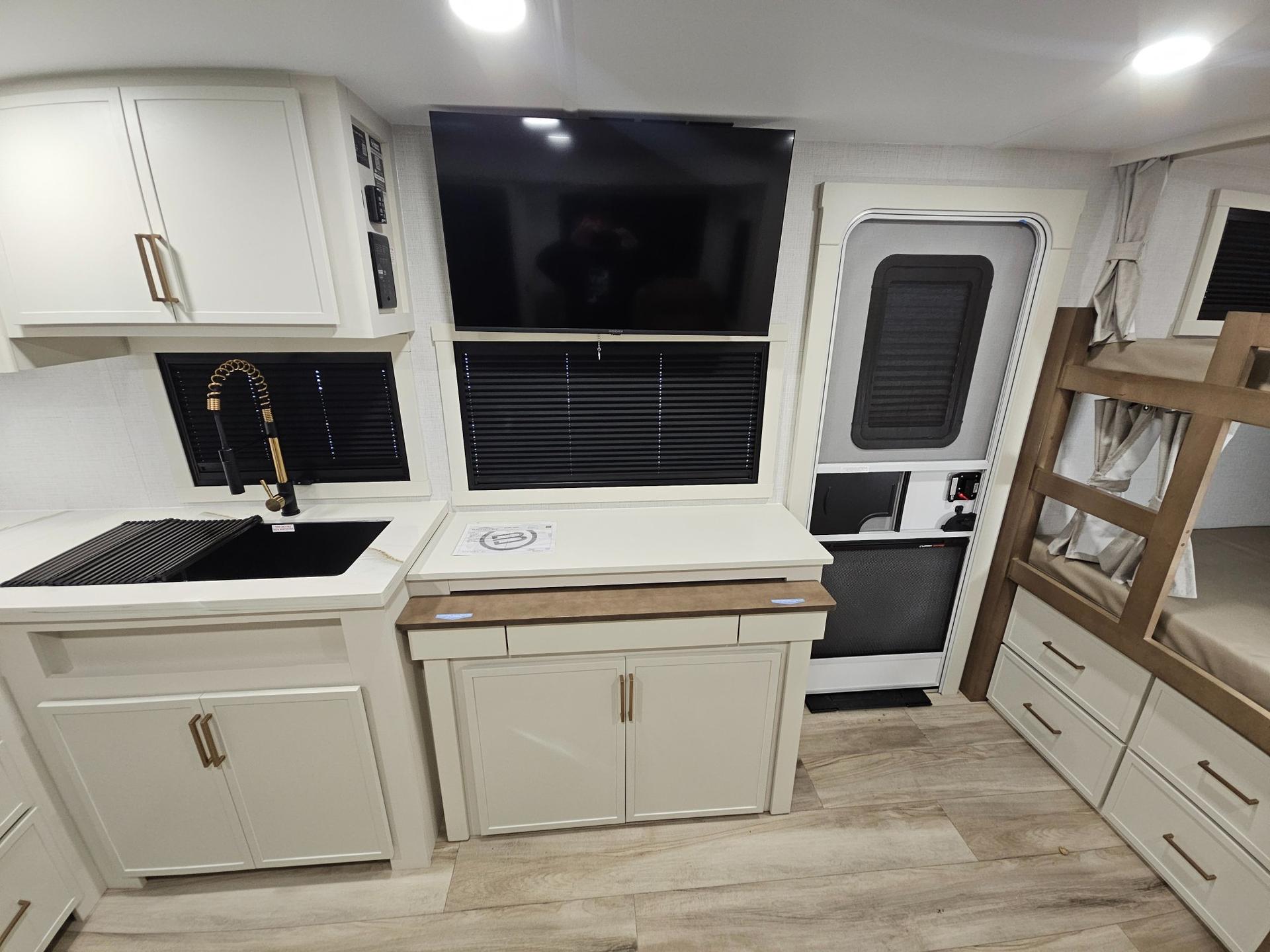 2027 Brinkley RV 2027 Brinkley RV Model IX - thumbnail 11