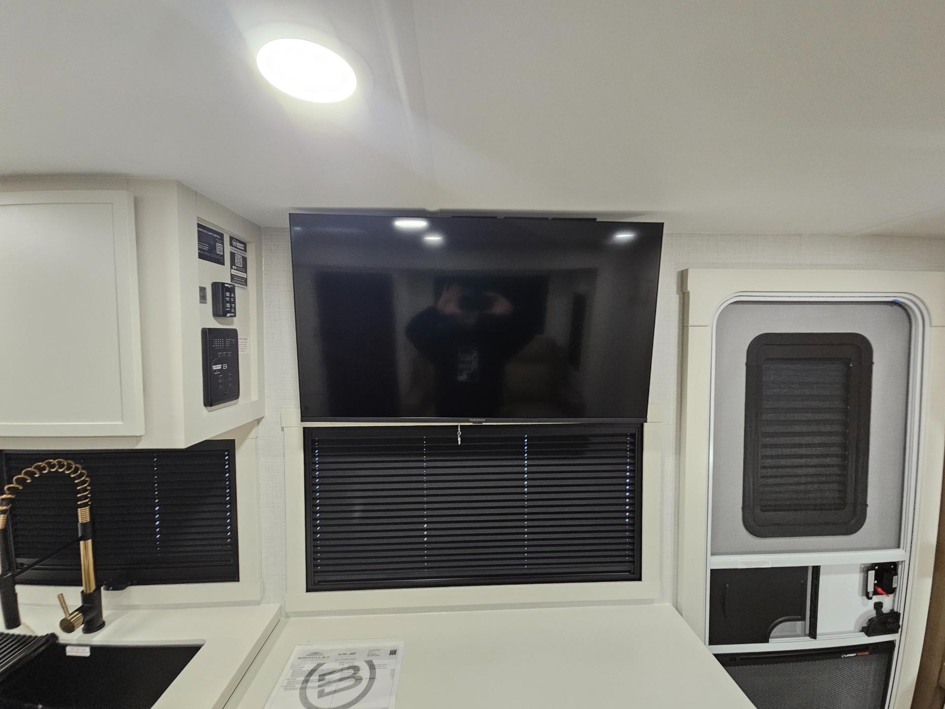 2027 Brinkley RV 2027 Brinkley RV Model IX - thumbnail 12