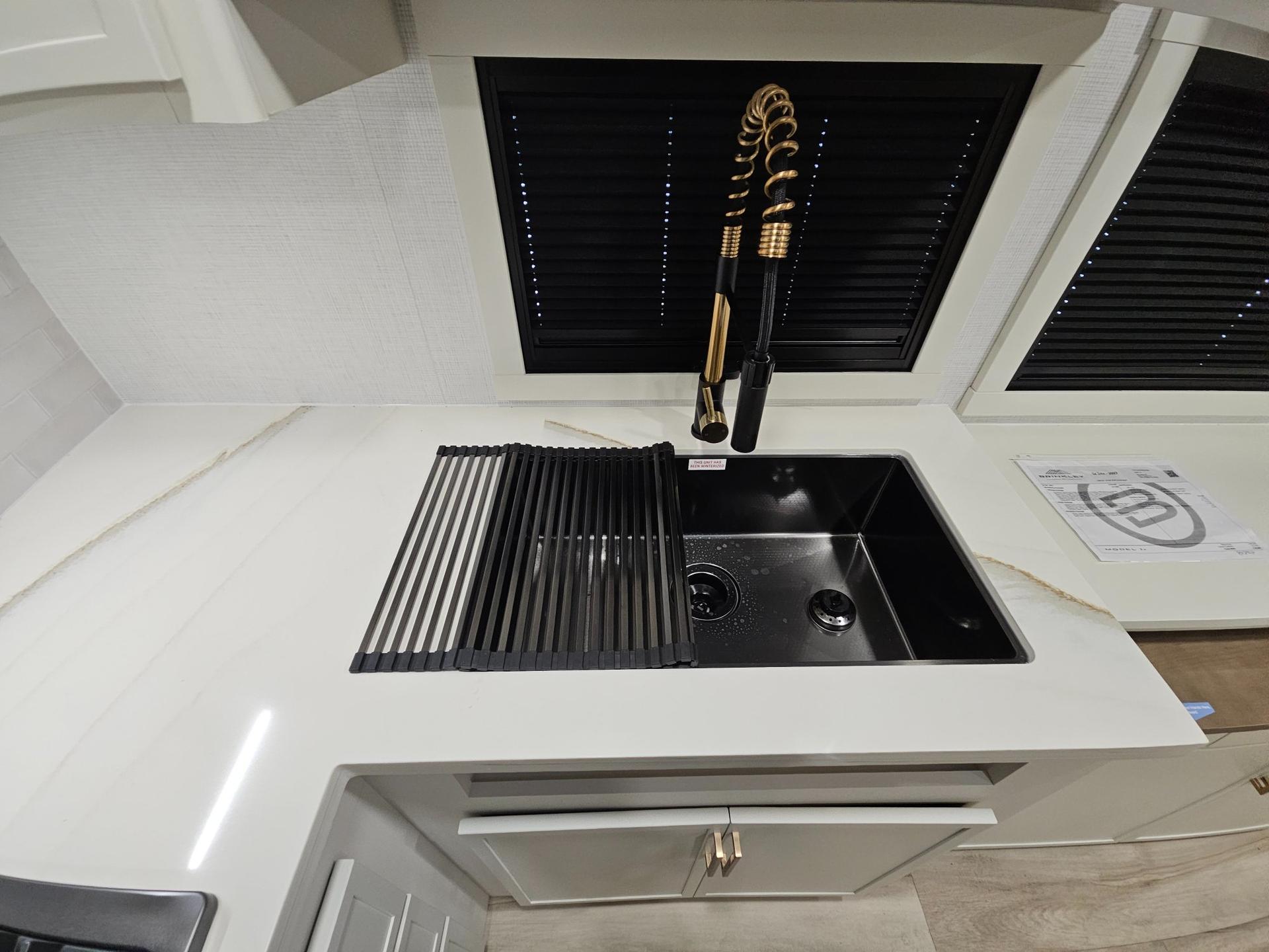 2027 Brinkley RV 2027 Brinkley RV Model IX - thumbnail 17