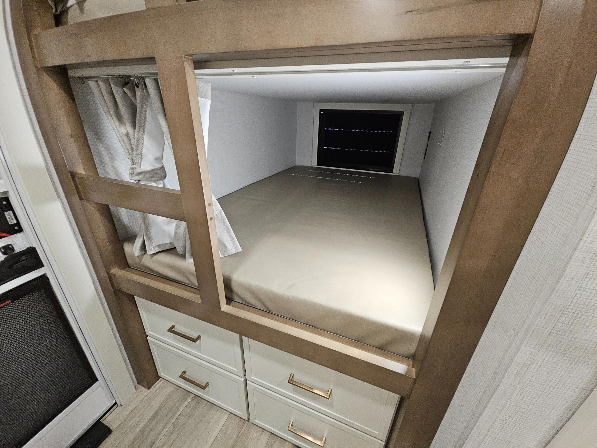 2027 Brinkley RV 2027 Brinkley RV Model IX - thumbnail 25