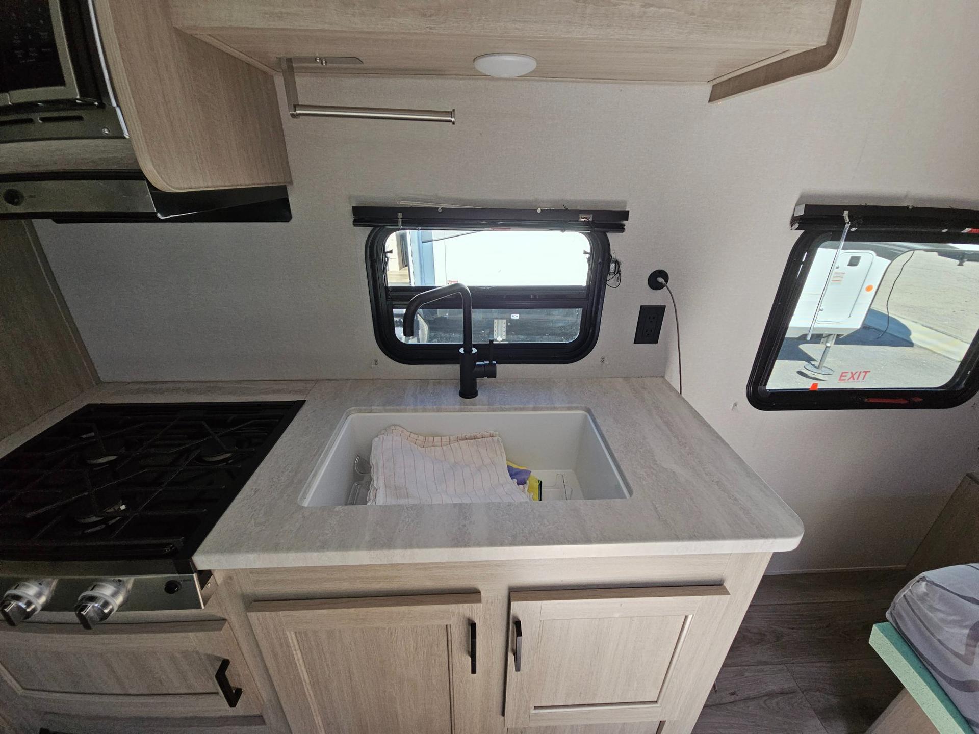 2025 Coachmen RV 2025 Coachmen RV Catalina Summit Series - thumbnail 11
