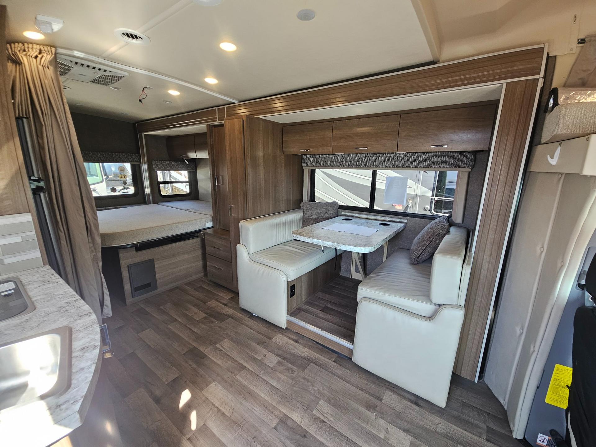 2018 Fleetwood RV 2018 Fleetwood RV Pulse - thumbnail 6