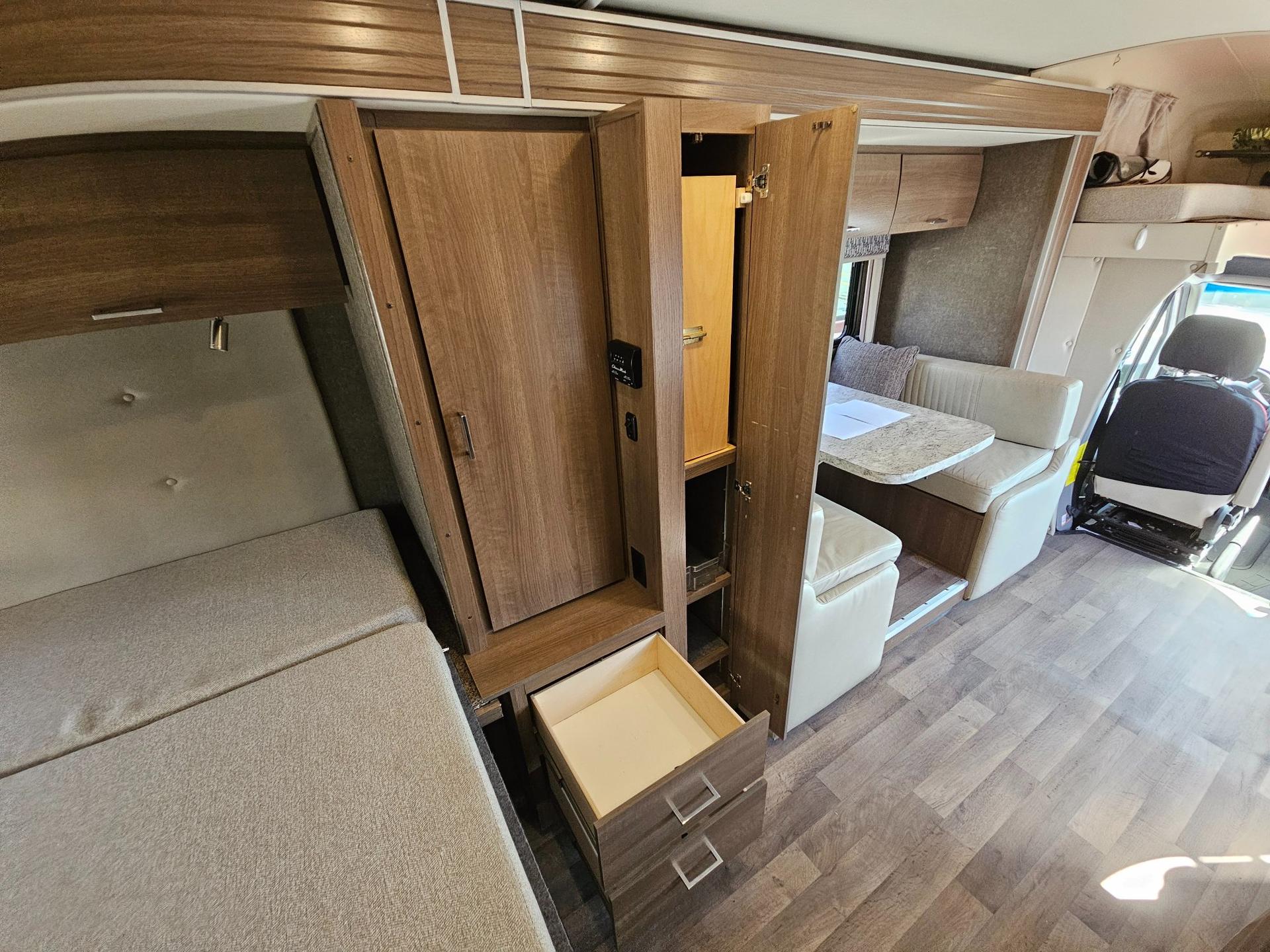 2018 Fleetwood RV 2018 Fleetwood RV Pulse - thumbnail 11