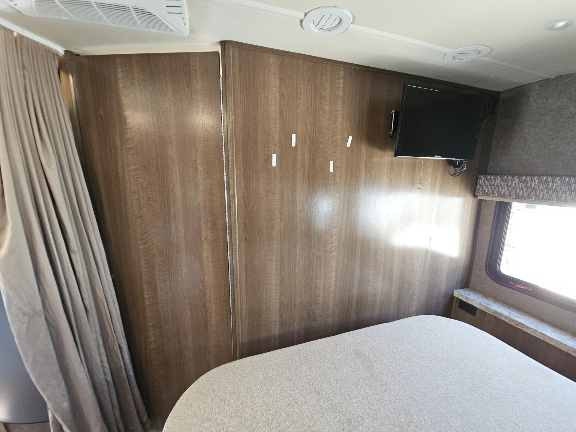2018 Fleetwood RV 2018 Fleetwood RV Pulse - thumbnail 13
