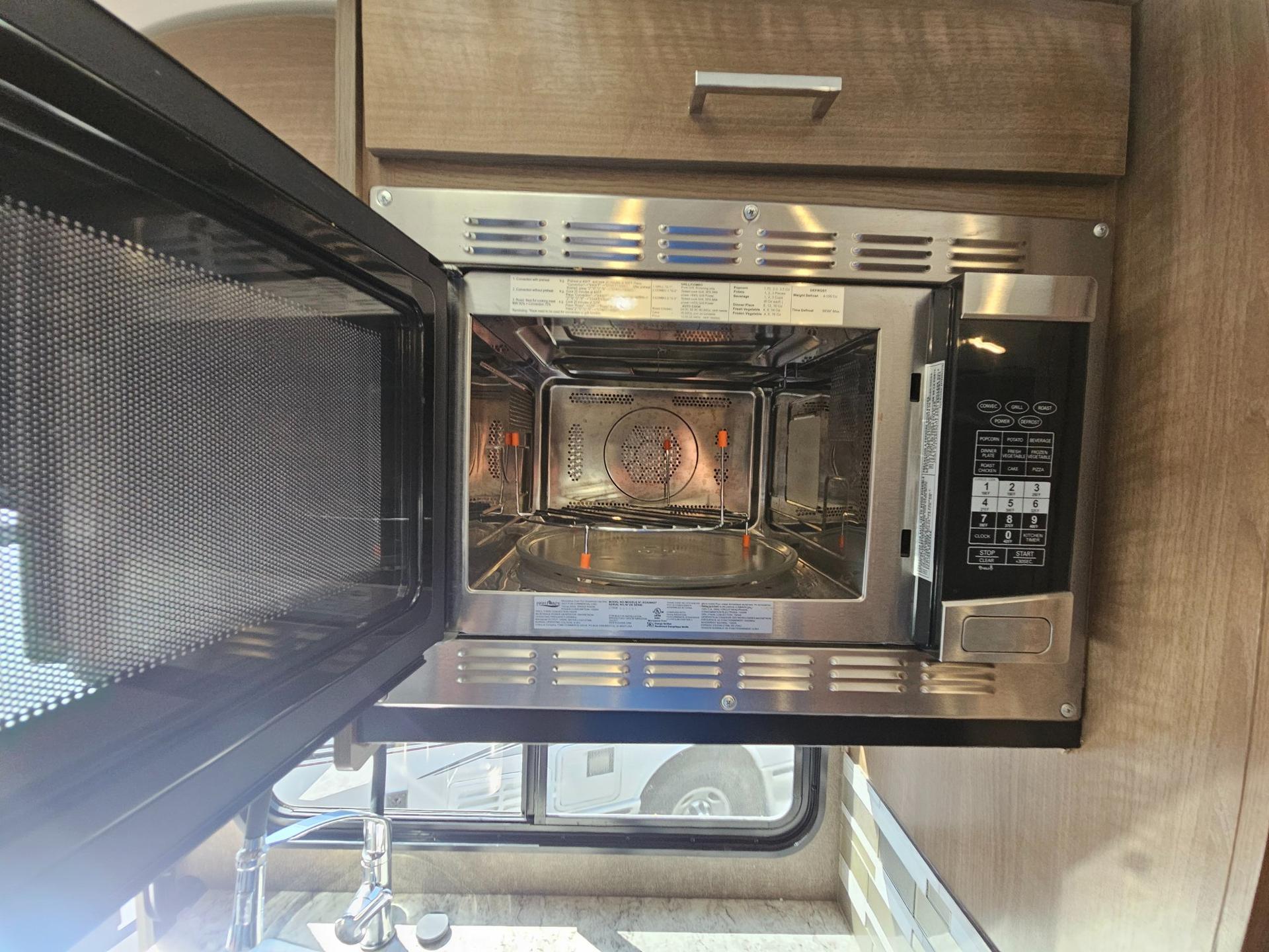 2018 Fleetwood RV 2018 Fleetwood RV Pulse - thumbnail 16