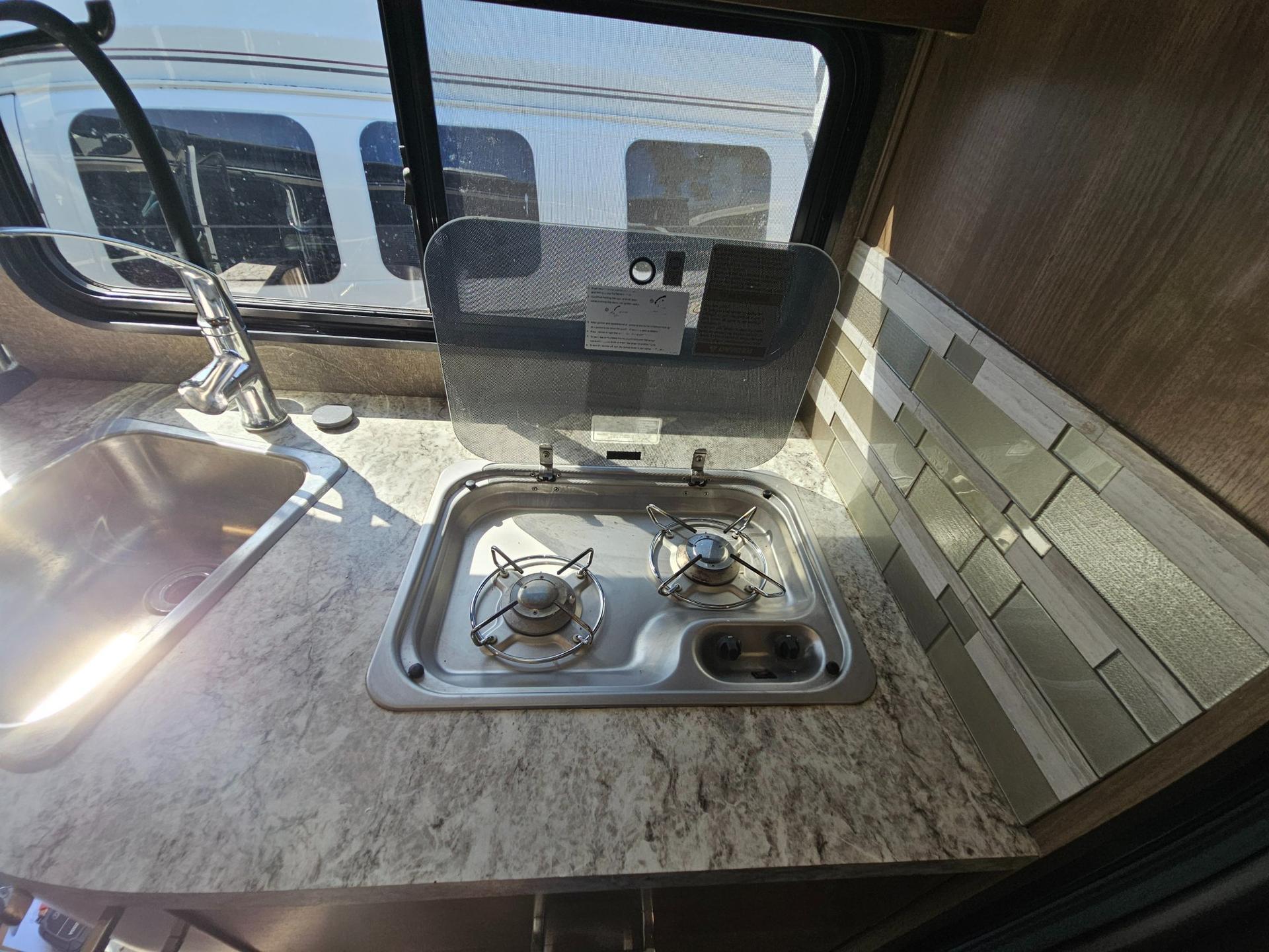 2018 Fleetwood RV 2018 Fleetwood RV Pulse - thumbnail 17