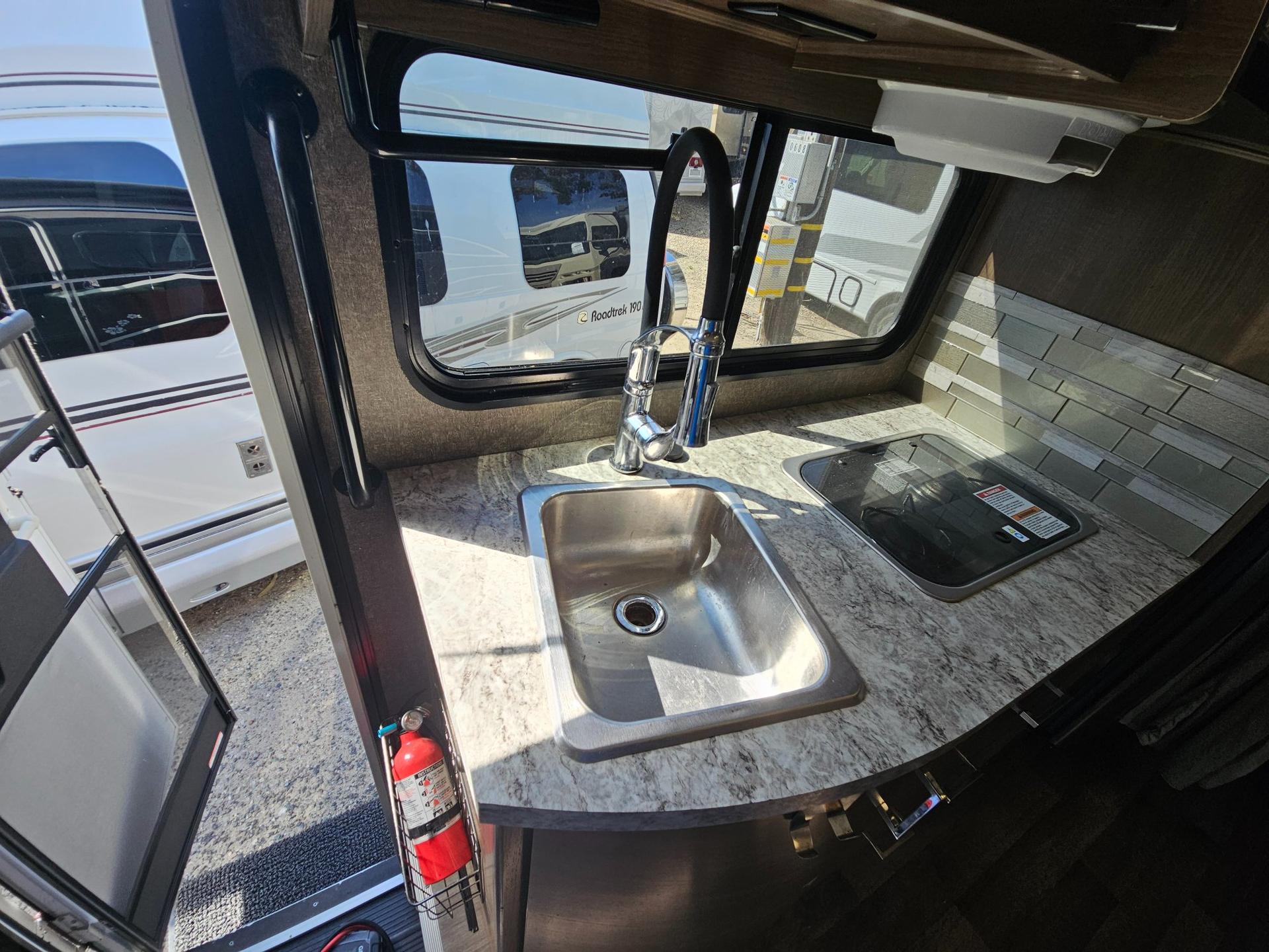 2018 Fleetwood RV 2018 Fleetwood RV Pulse - thumbnail 18