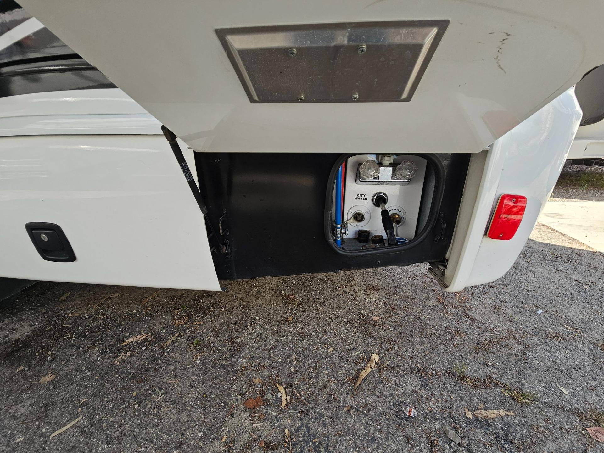 2018 Fleetwood RV 2018 Fleetwood RV Pulse - thumbnail 39