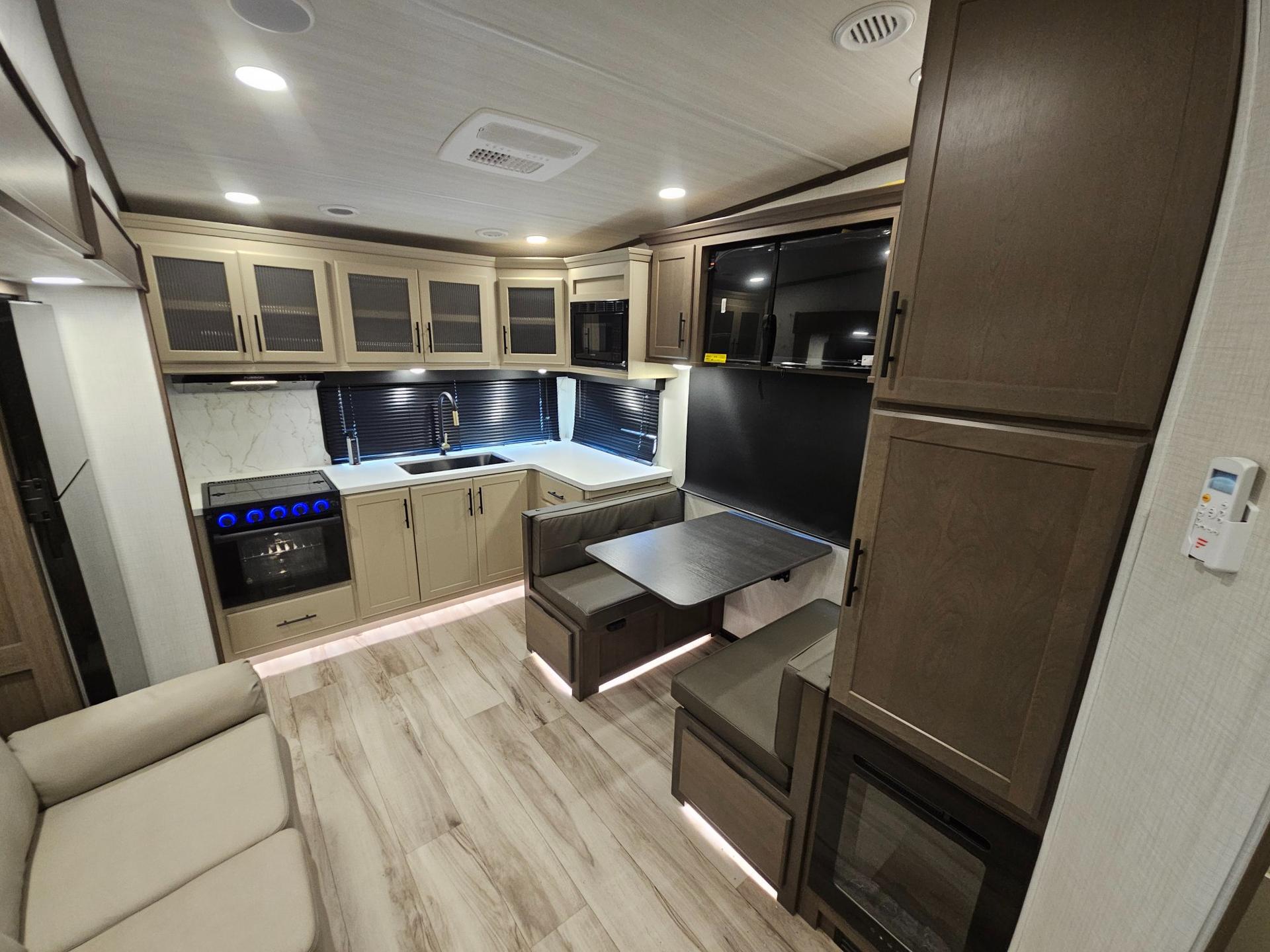 2027 Keystone RV 2027 Keystone RV Cougar - thumbnail 5