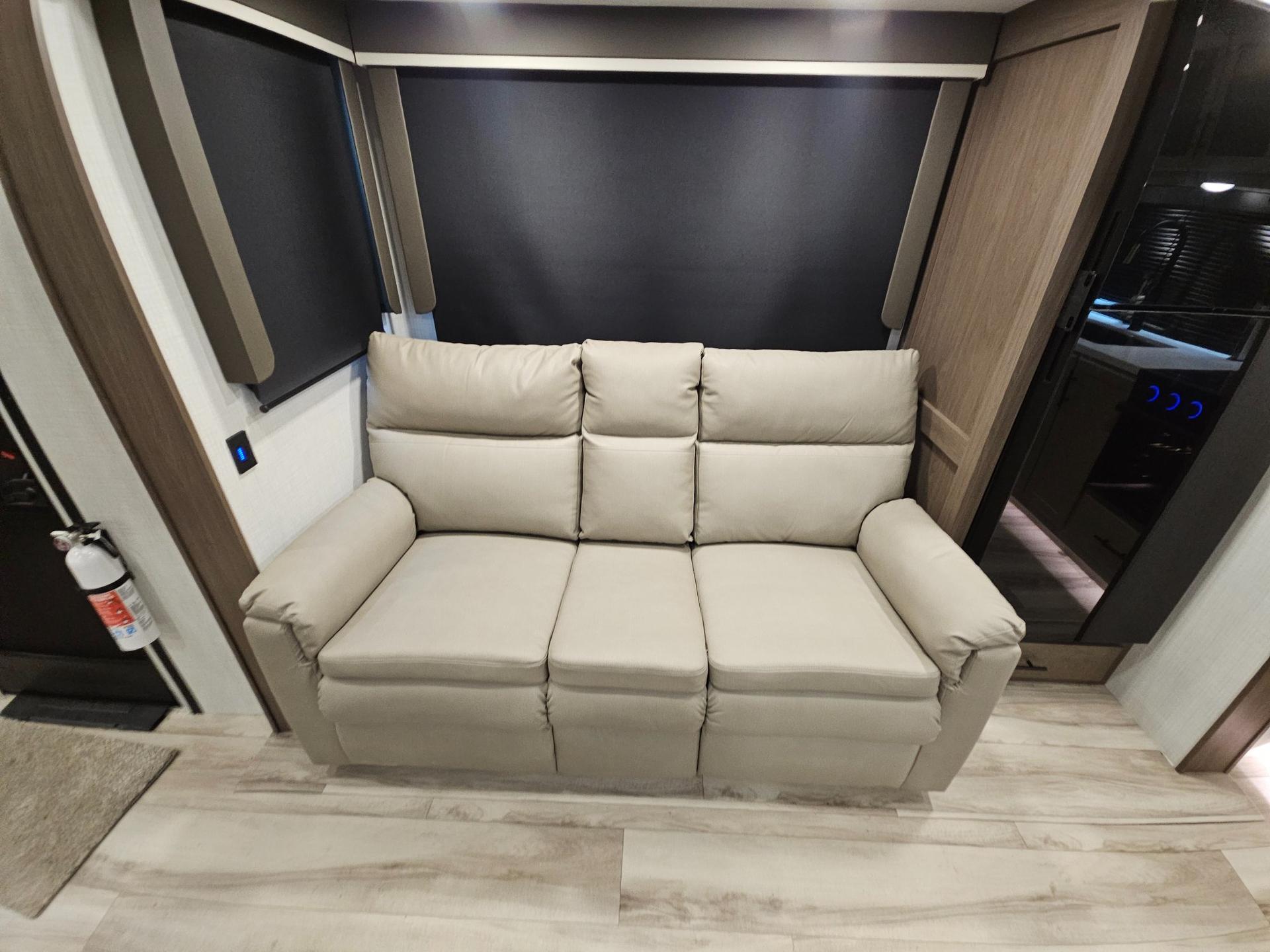 2027 Keystone RV 2027 Keystone RV Cougar - thumbnail 8