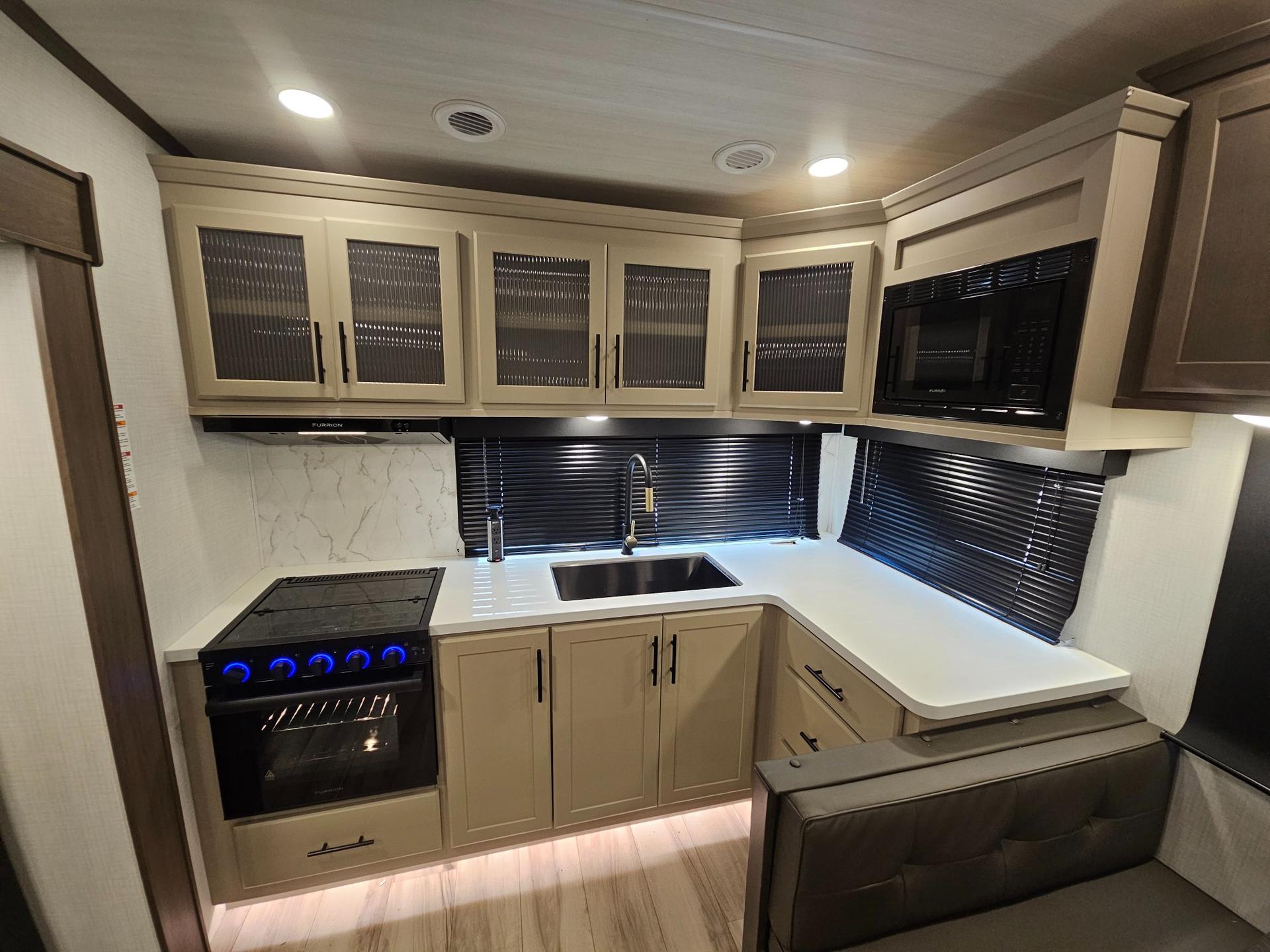 2027 Keystone RV 2027 Keystone RV Cougar - thumbnail 11
