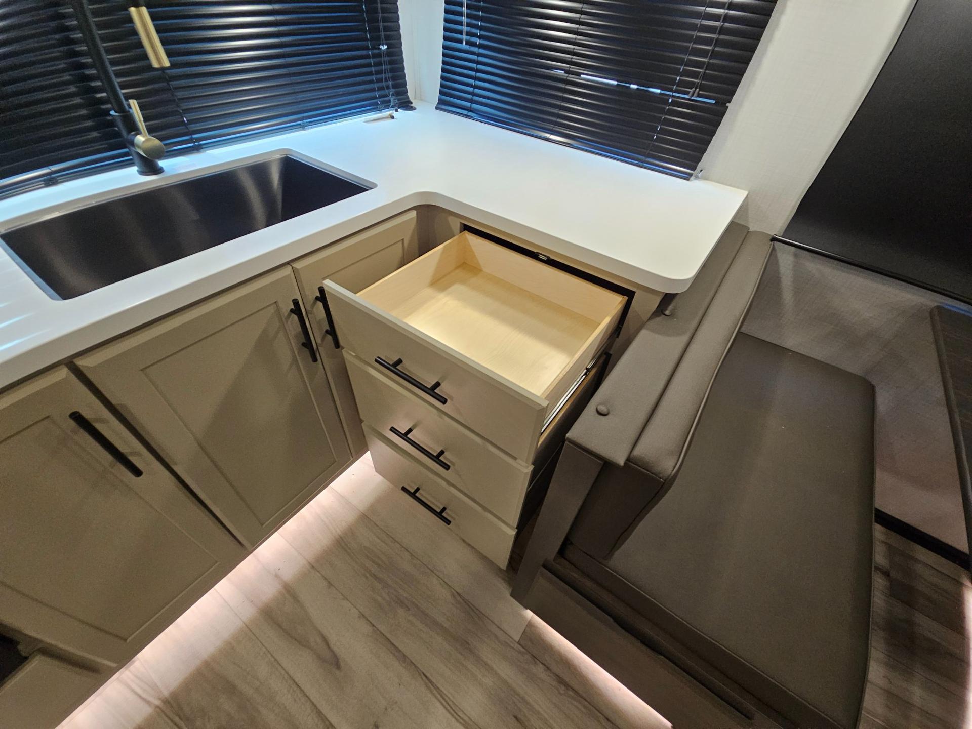2027 Keystone RV 2027 Keystone RV Cougar - thumbnail 16