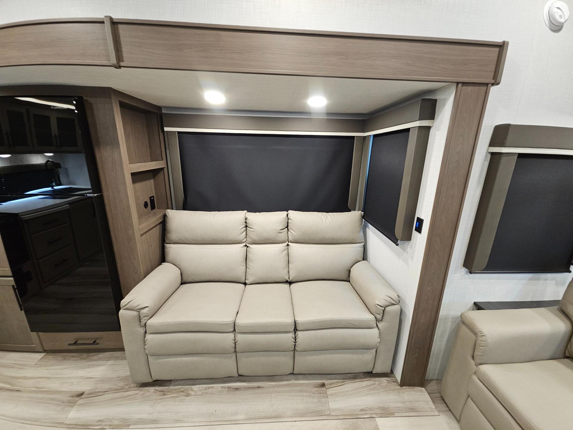2027 Keystone RV 2027 Keystone RV Cougar - thumbnail 24