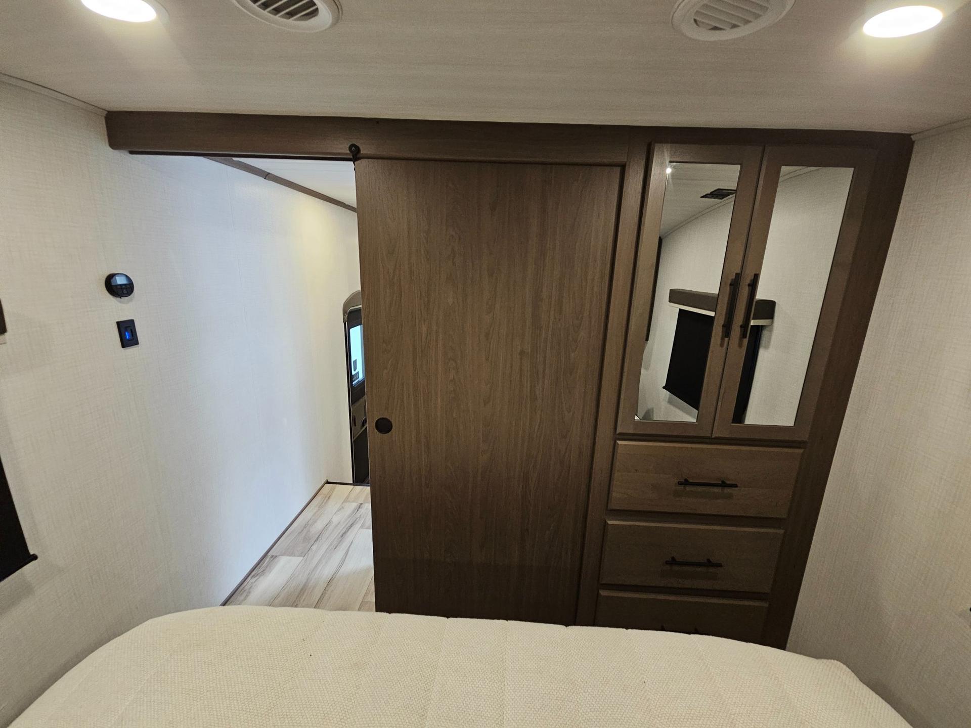 2027 Keystone RV 2027 Keystone RV Cougar - thumbnail 40
