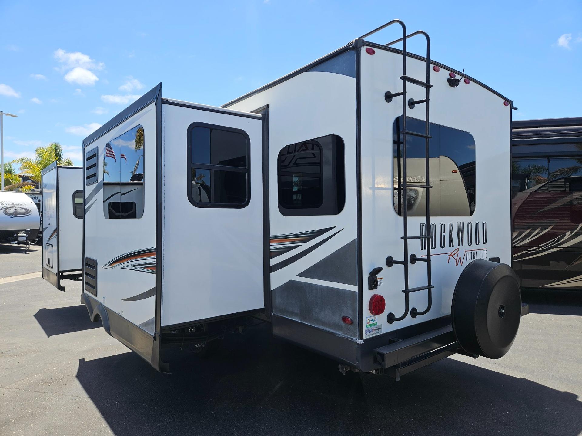 2021 Forest River RV 2021 Forest River RV Rockwood Ultra Lite - thumbnail 3