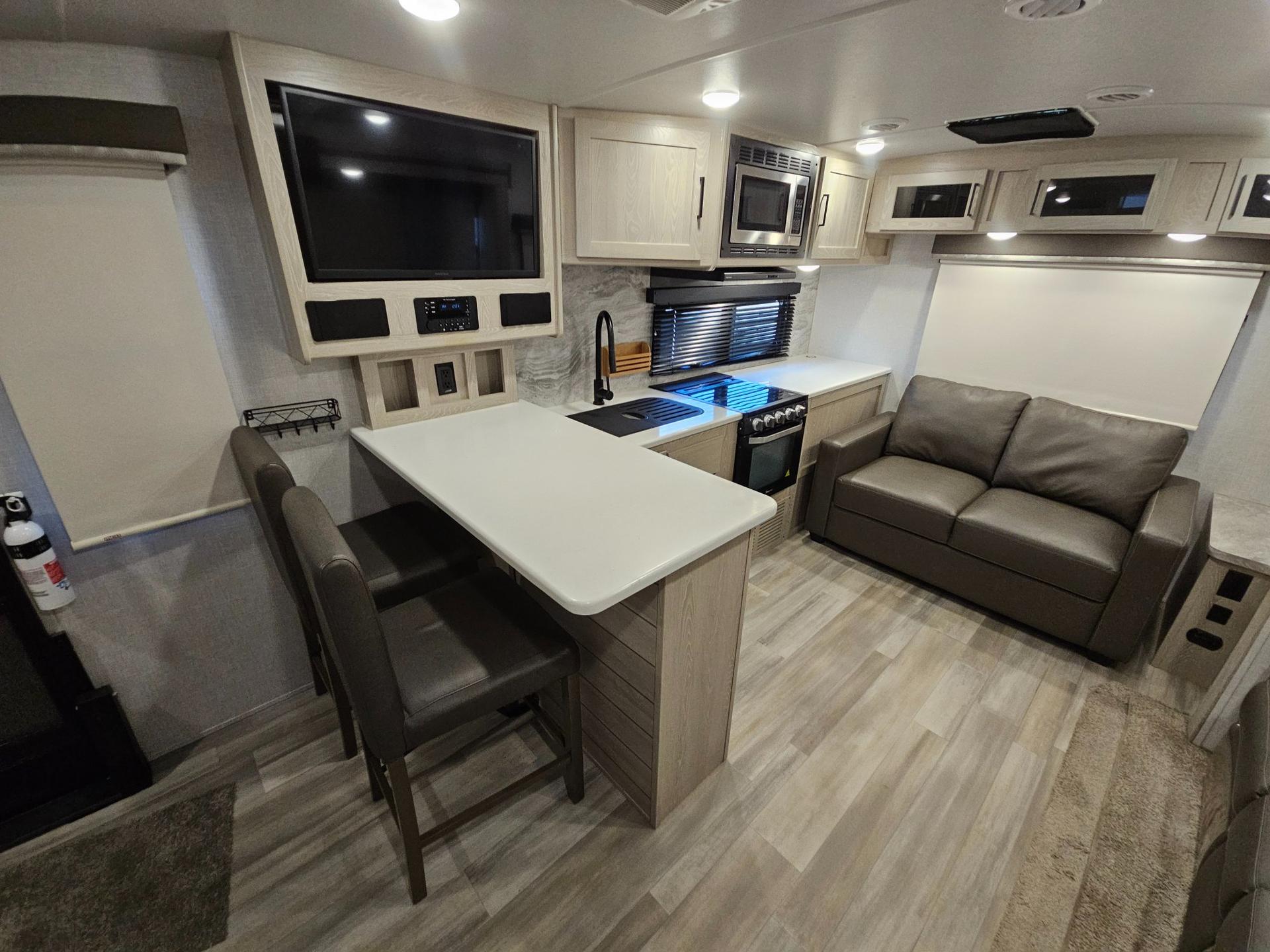 2021 Forest River RV 2021 Forest River RV Rockwood Ultra Lite - thumbnail 6