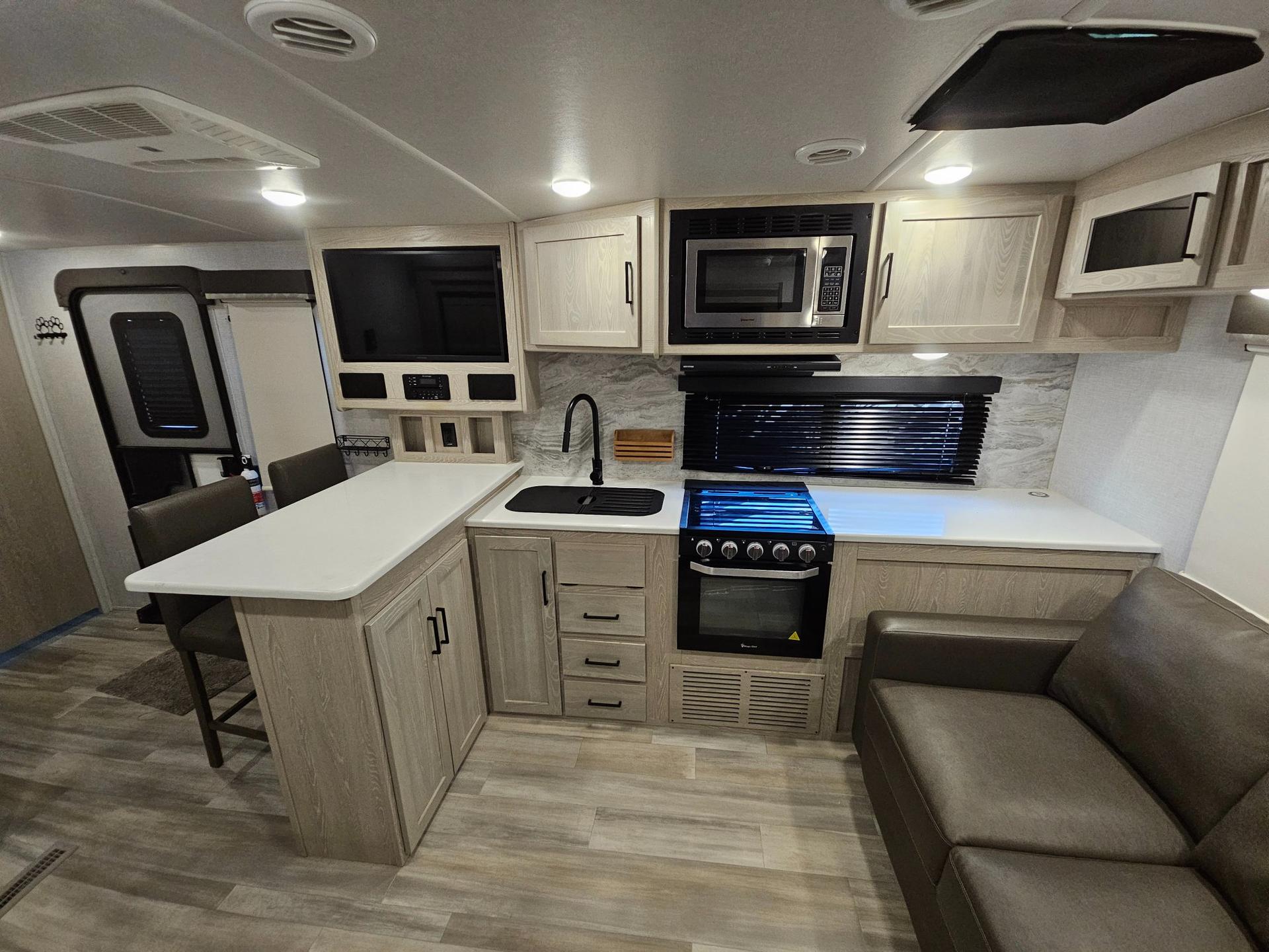 2021 Forest River RV 2021 Forest River RV Rockwood Ultra Lite - thumbnail 13
