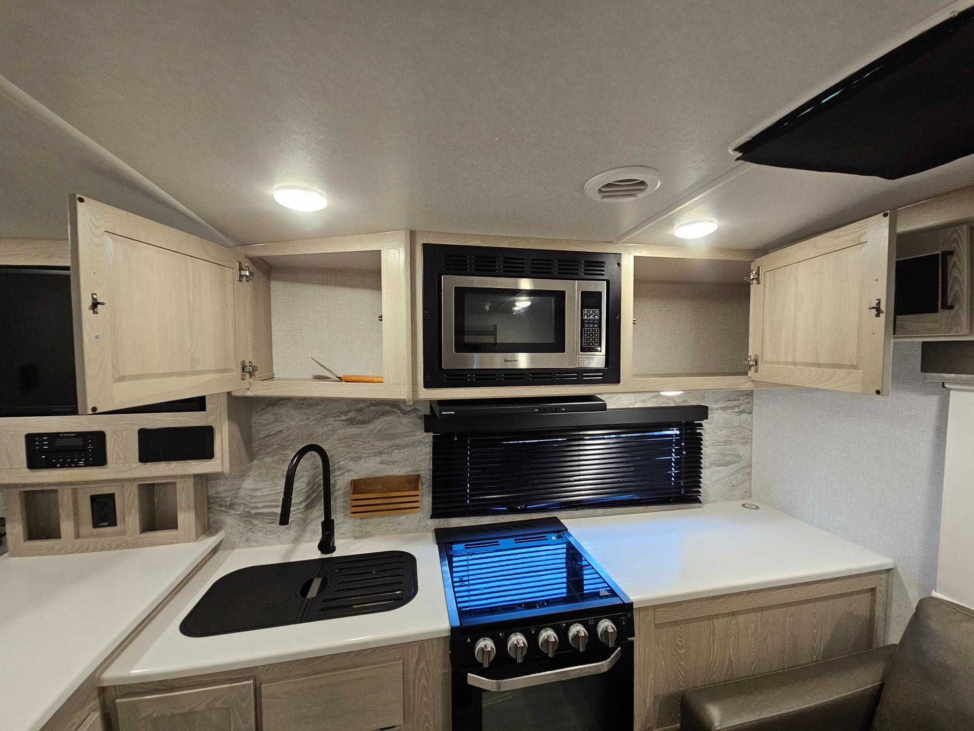2021 Forest River RV 2021 Forest River RV Rockwood Ultra Lite - thumbnail 16
