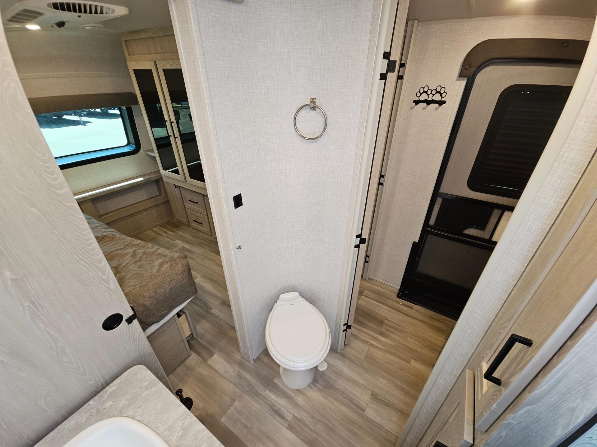2021 Forest River RV 2021 Forest River RV Rockwood Ultra Lite - thumbnail 38