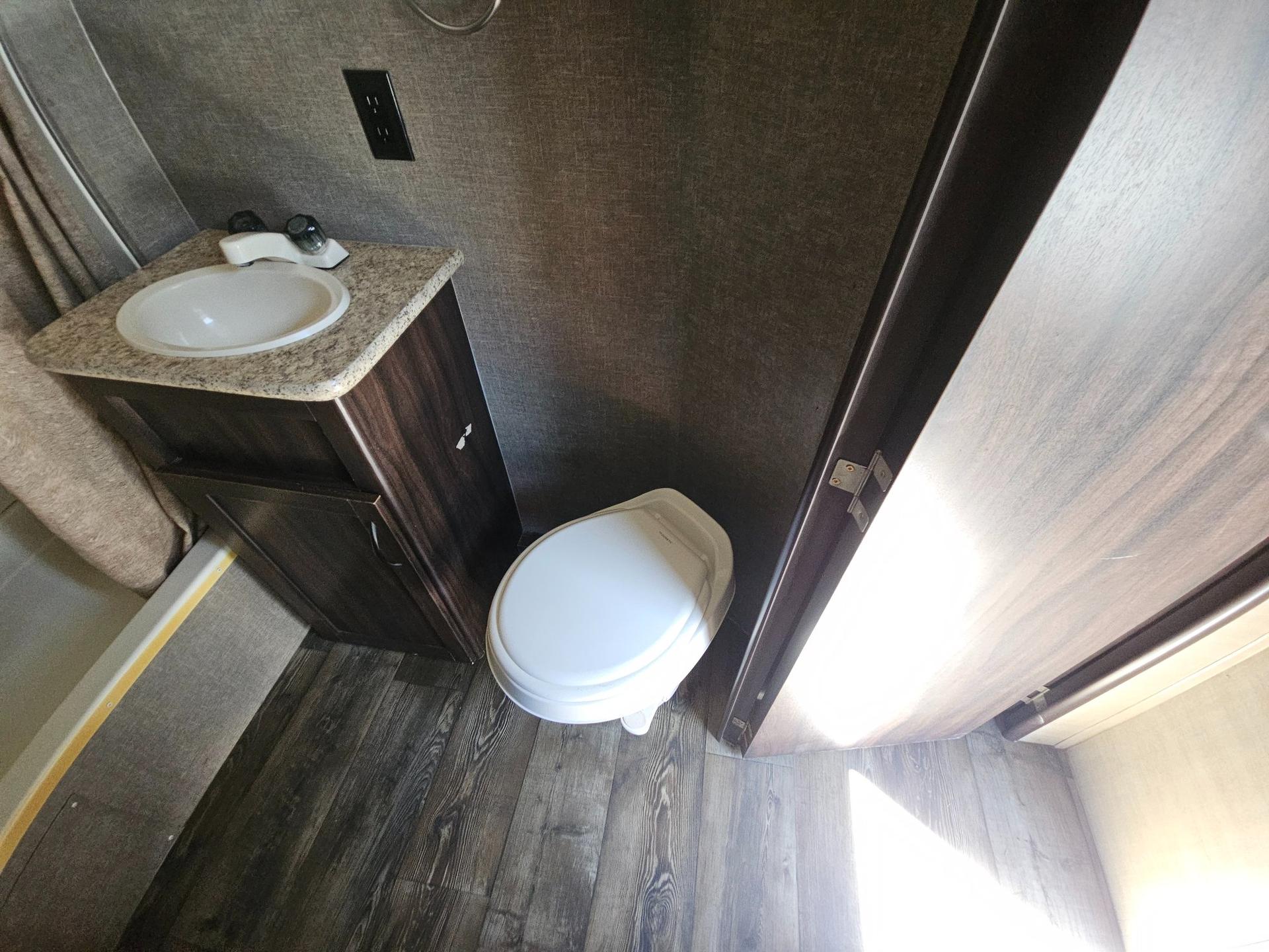 2019 Pacific Coachworks 2019 Pacific Coachworks Surf Side - thumbnail 15