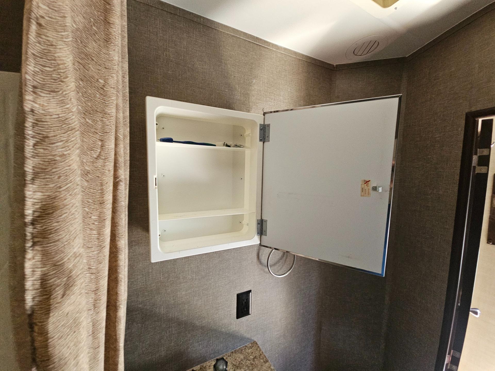 2019 Pacific Coachworks 2019 Pacific Coachworks Surf Side - thumbnail 17