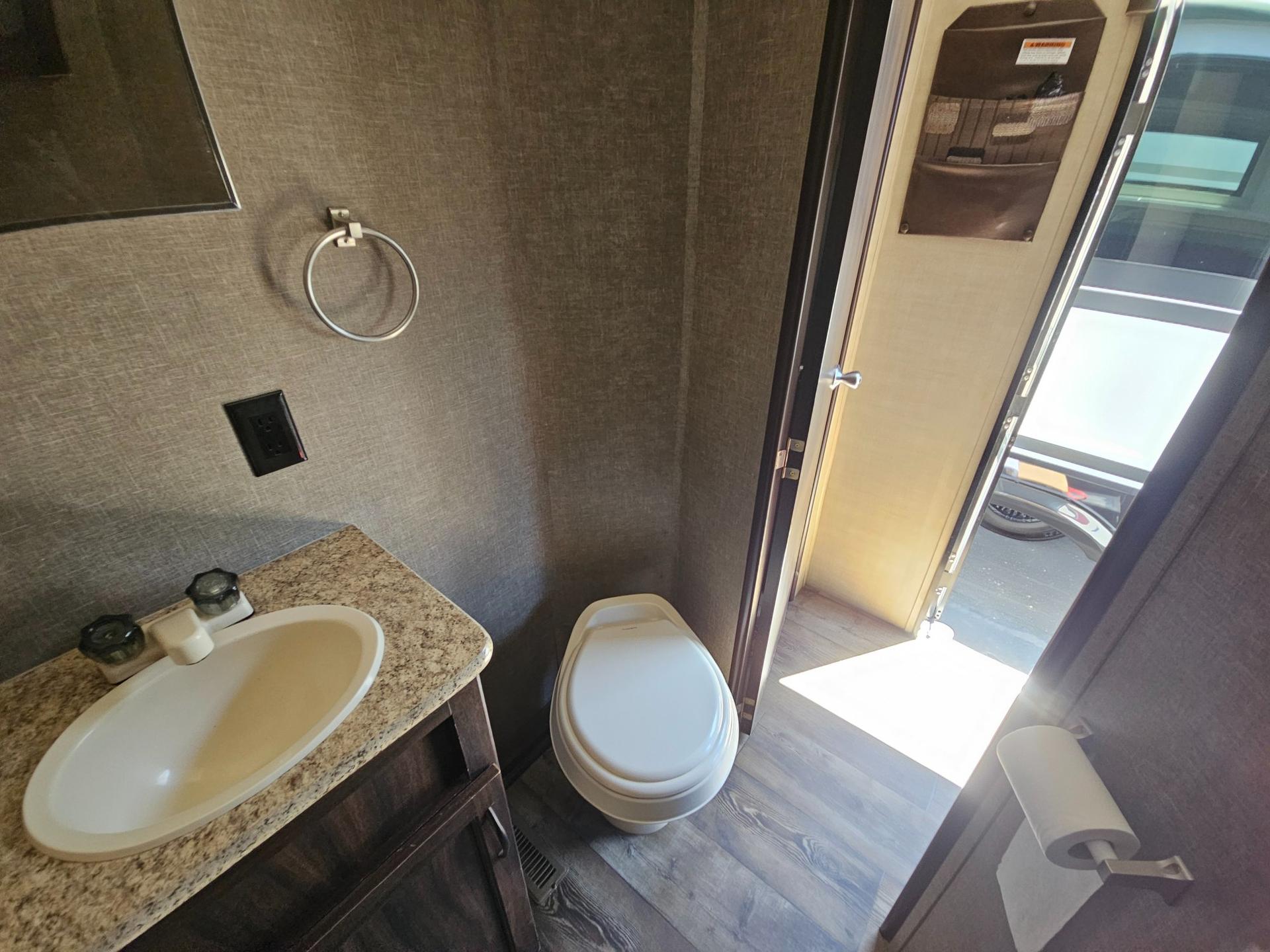 2019 Pacific Coachworks 2019 Pacific Coachworks Surf Side - thumbnail 20