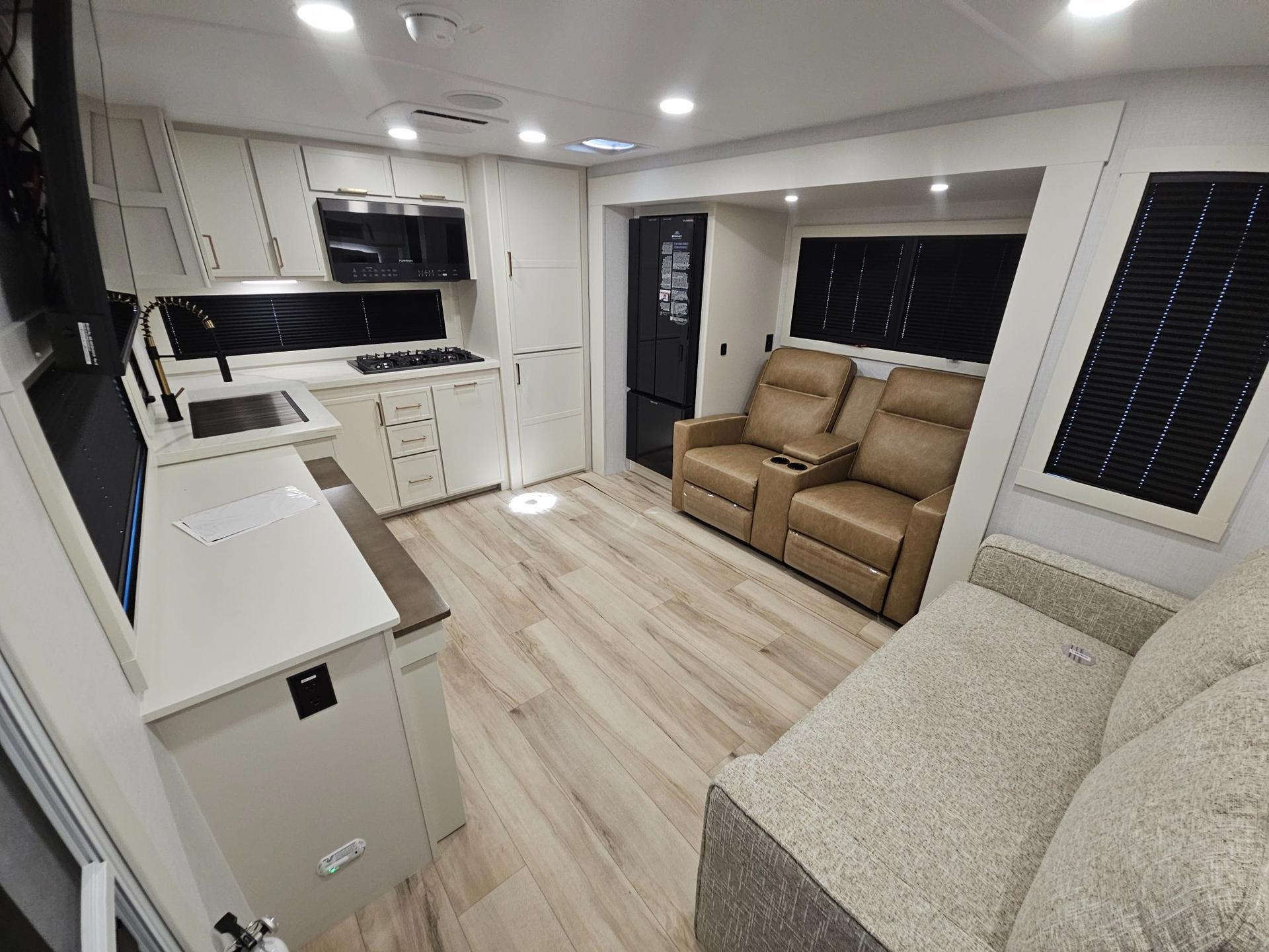 2027 Brinkley RV 2027 Brinkley RV Model I - thumbnail 5