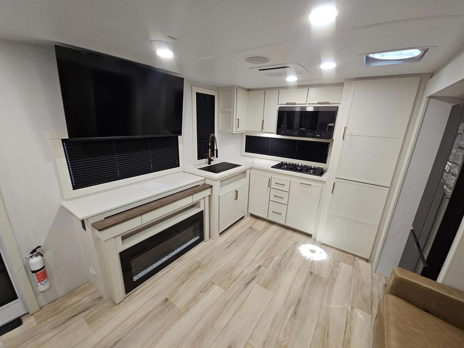 2027 Brinkley RV 2027 Brinkley RV Model I - thumbnail 6