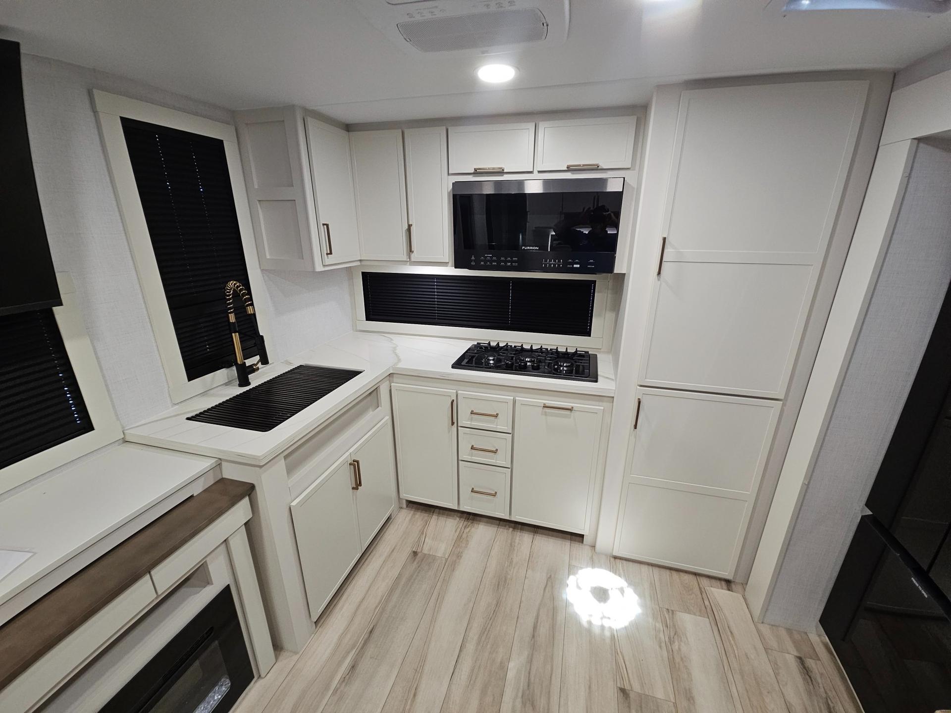 2027 Brinkley RV 2027 Brinkley RV Model I - thumbnail 10