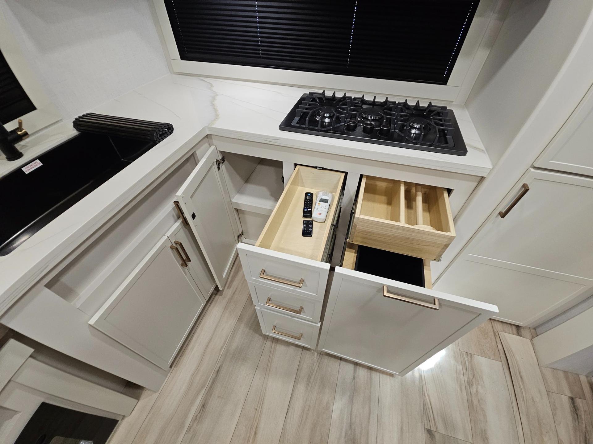 2027 Brinkley RV 2027 Brinkley RV Model I - thumbnail 16