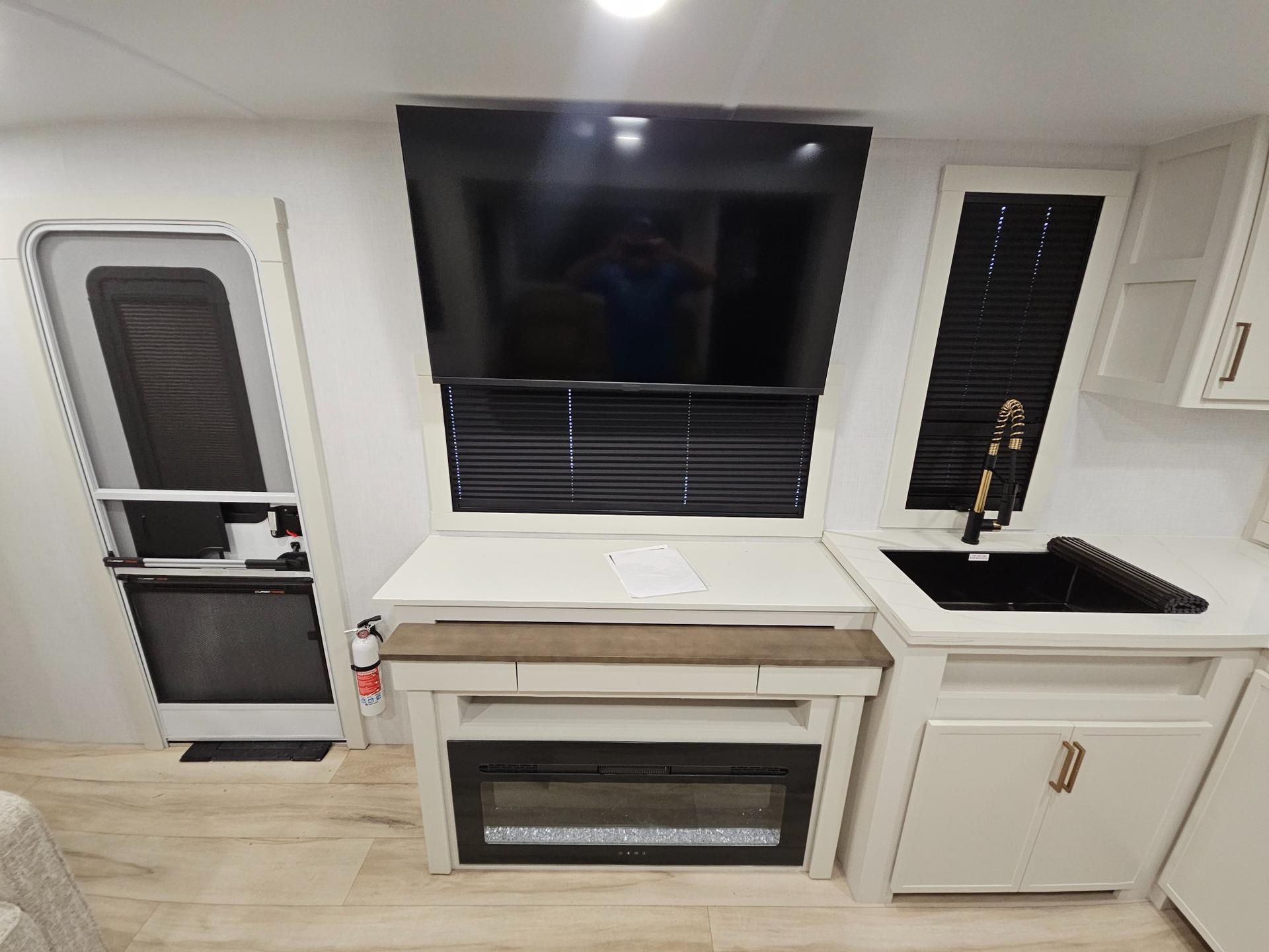 2027 Brinkley RV 2027 Brinkley RV Model I - thumbnail 18