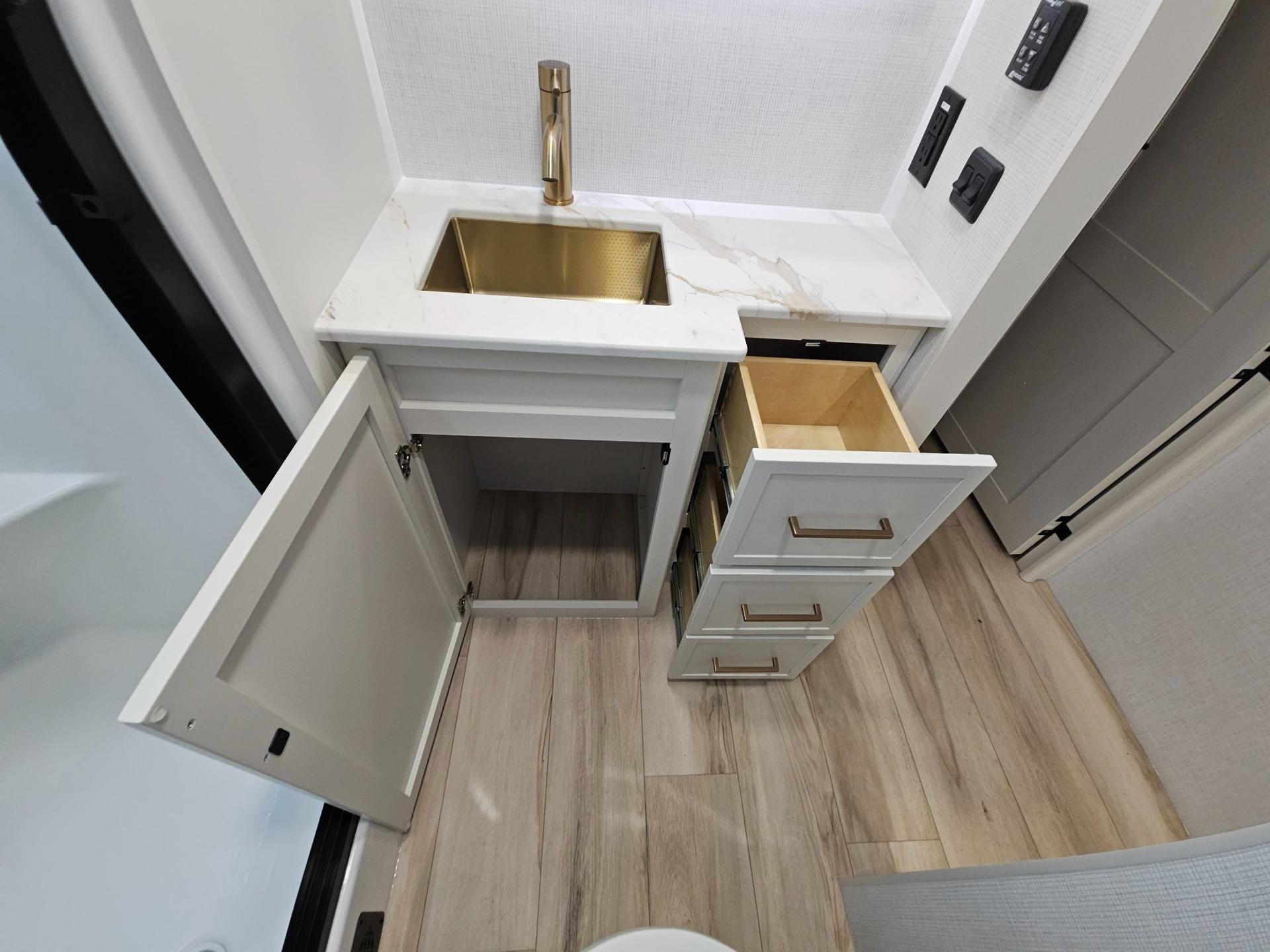 2027 Brinkley RV 2027 Brinkley RV Model I - thumbnail 29