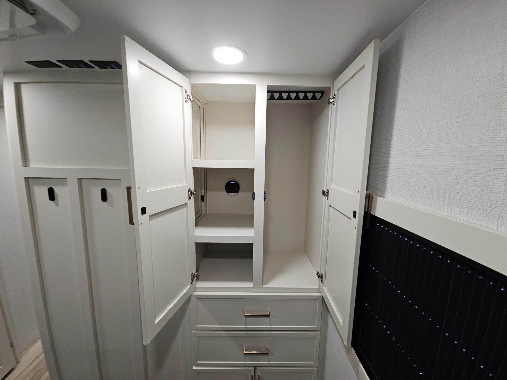 2027 Brinkley RV 2027 Brinkley RV Model I - thumbnail 36