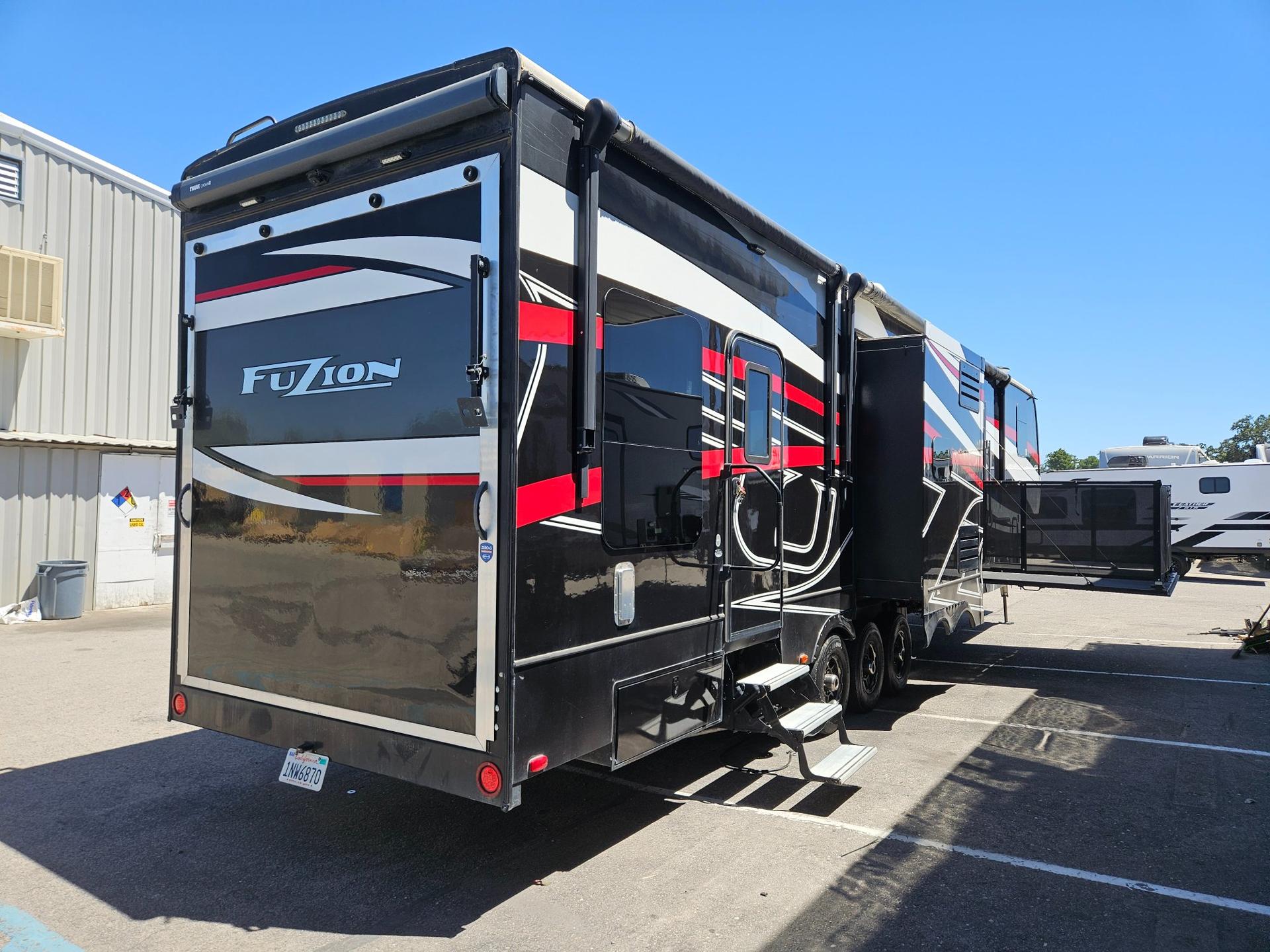 2018 Keystone RV 2018 Keystone RV Fuzion - thumbnail 3