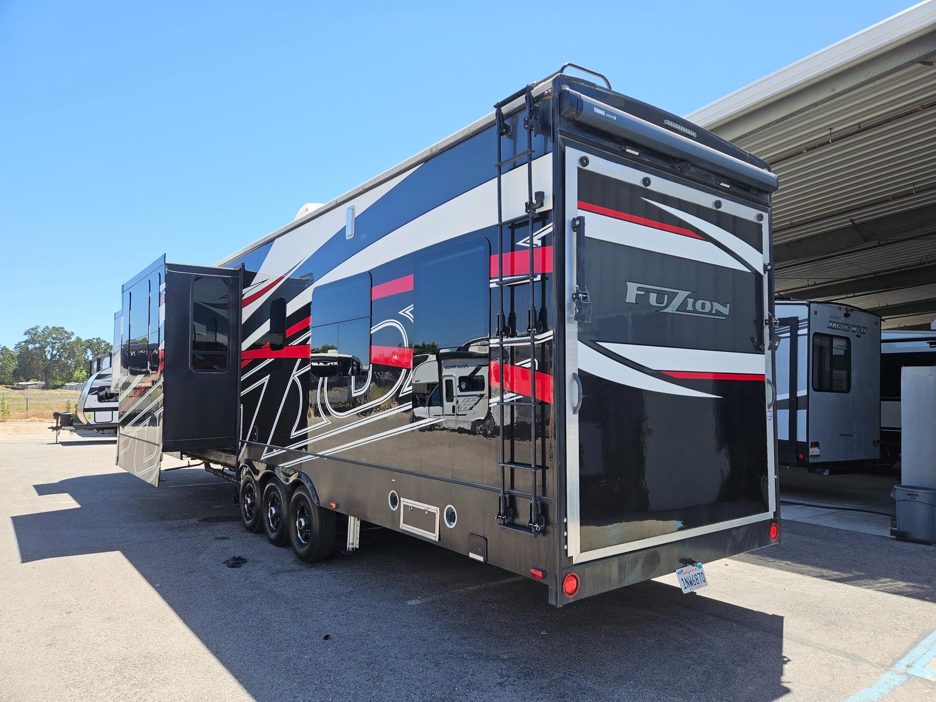 2018 Keystone RV 2018 Keystone RV Fuzion - thumbnail 4