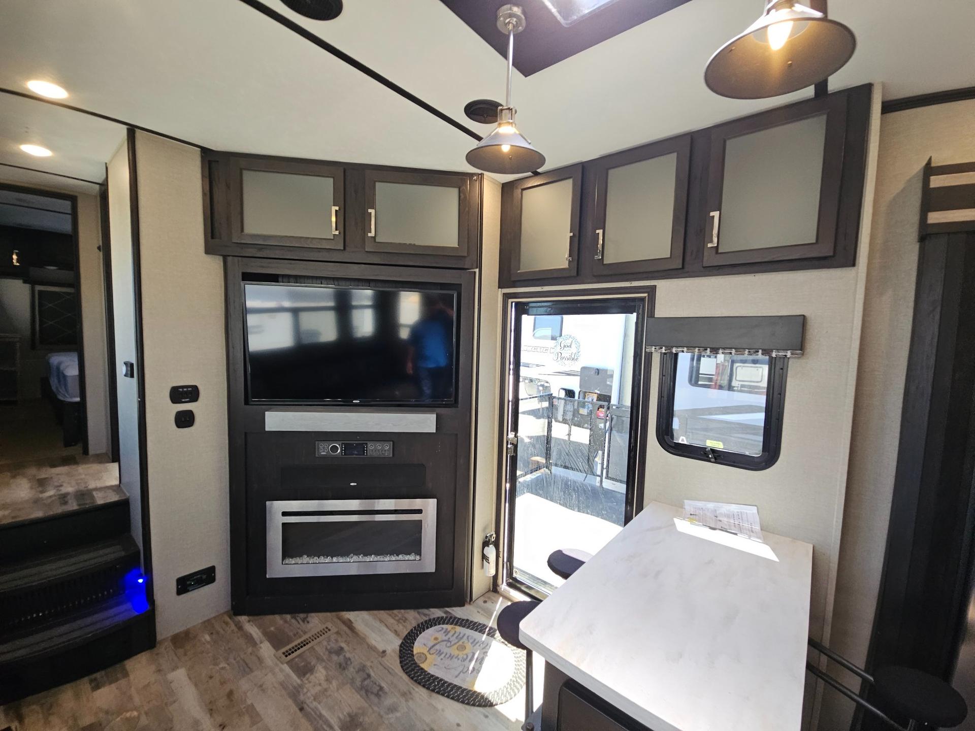 2018 Keystone RV 2018 Keystone RV Fuzion - thumbnail 12