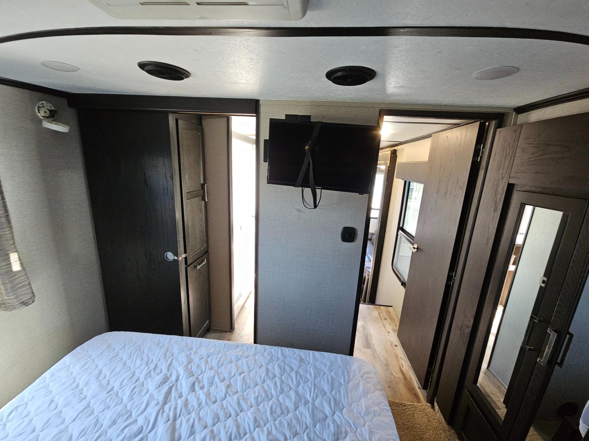 2018 Keystone RV 2018 Keystone RV Fuzion - thumbnail 18