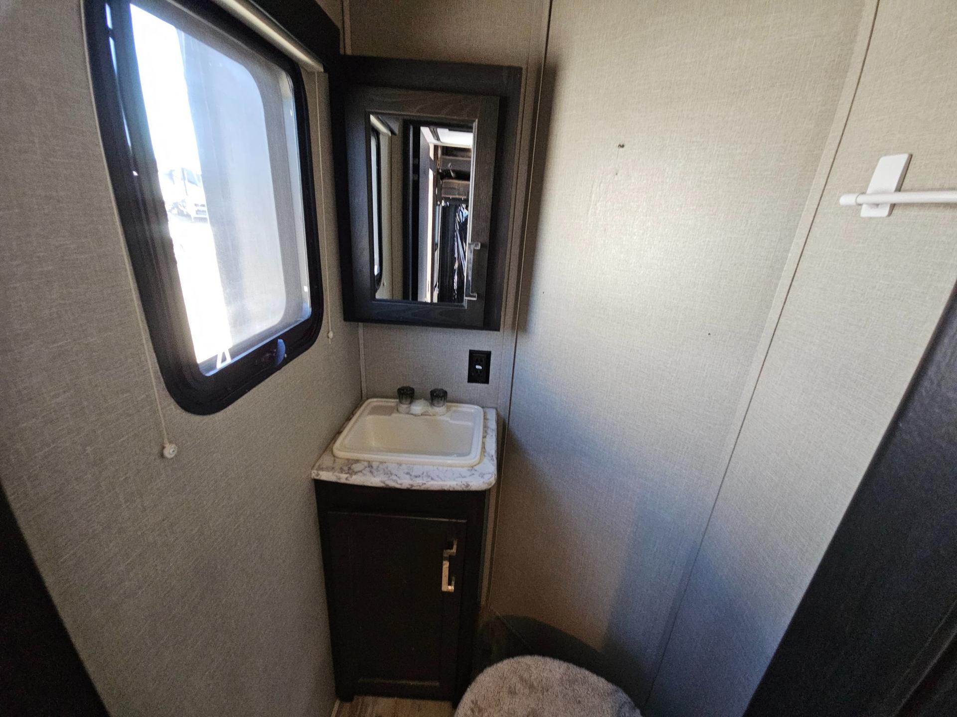 2018 Keystone RV 2018 Keystone RV Fuzion - thumbnail 26