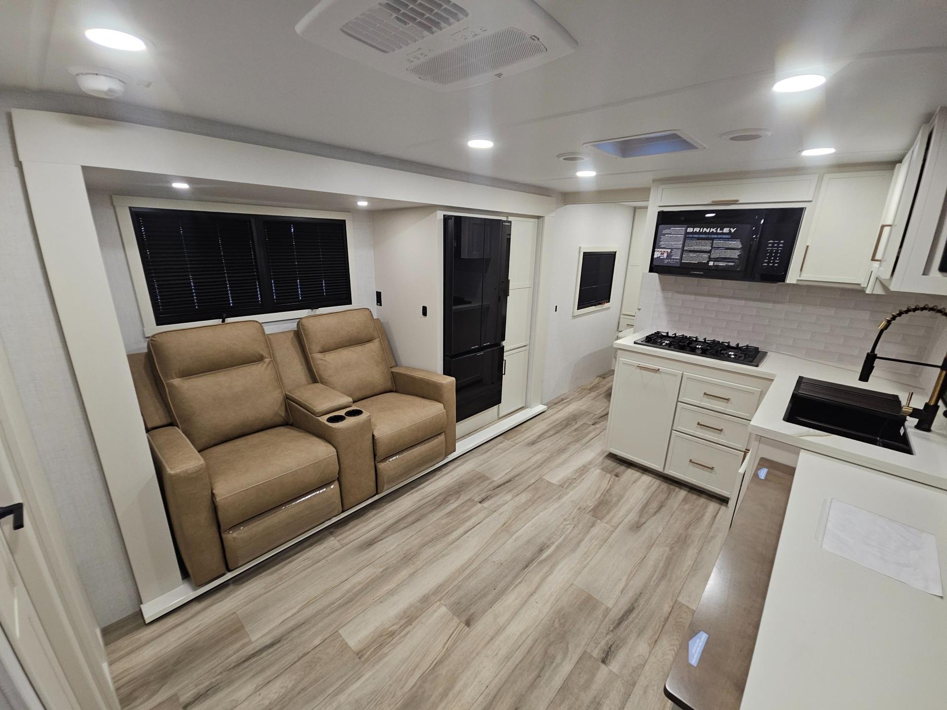 2027 Brinkley RV 2027 Brinkley RV Model Ix - thumbnail 4