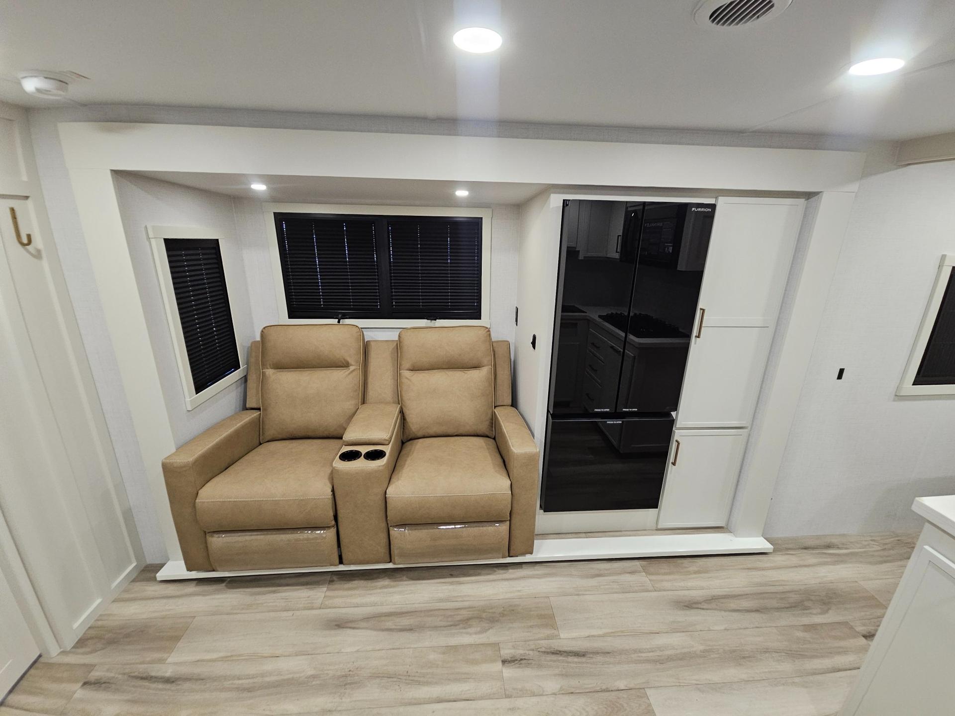2027 Brinkley RV 2027 Brinkley RV Model Ix - thumbnail 5