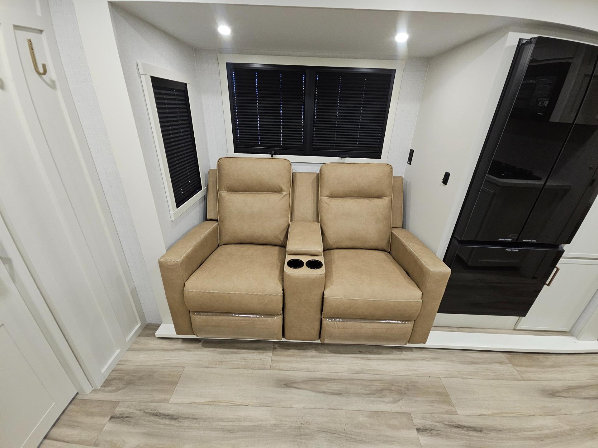 2027 Brinkley RV 2027 Brinkley RV Model Ix - thumbnail 6