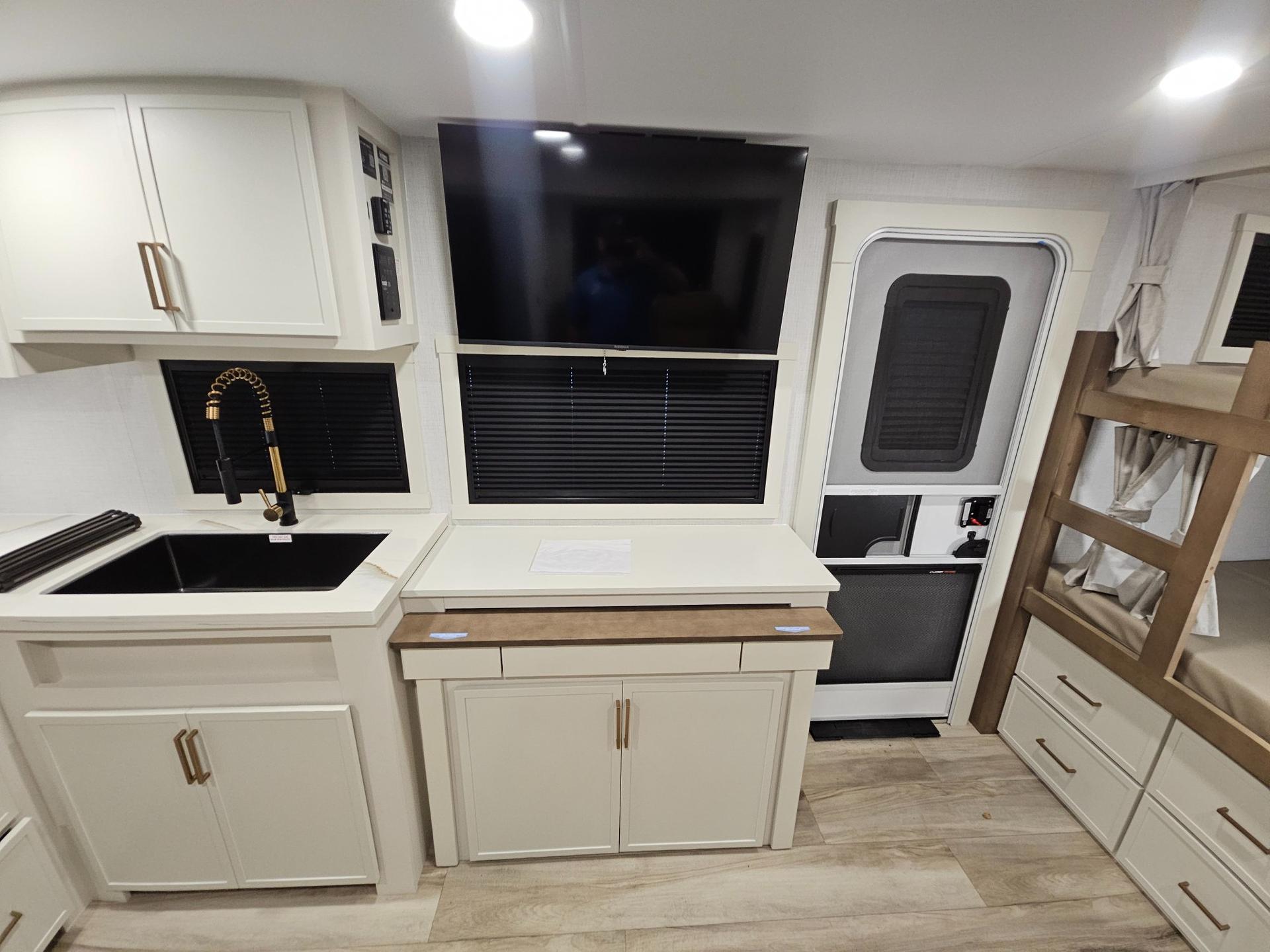 2027 Brinkley RV 2027 Brinkley RV Model Ix - thumbnail 17