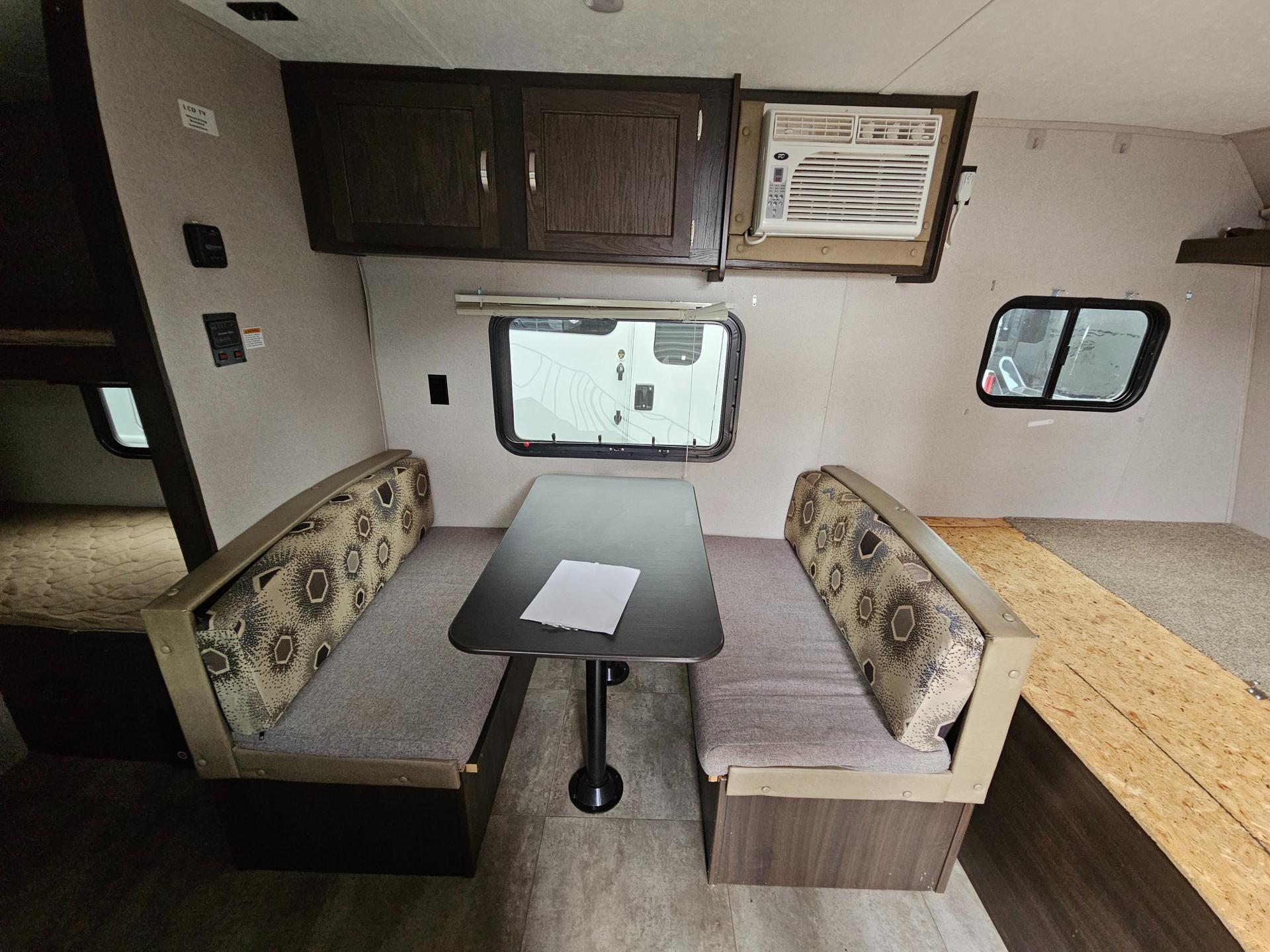 2018 Keystone RV 2018 Keystone RV Springdale Mini - thumbnail 10