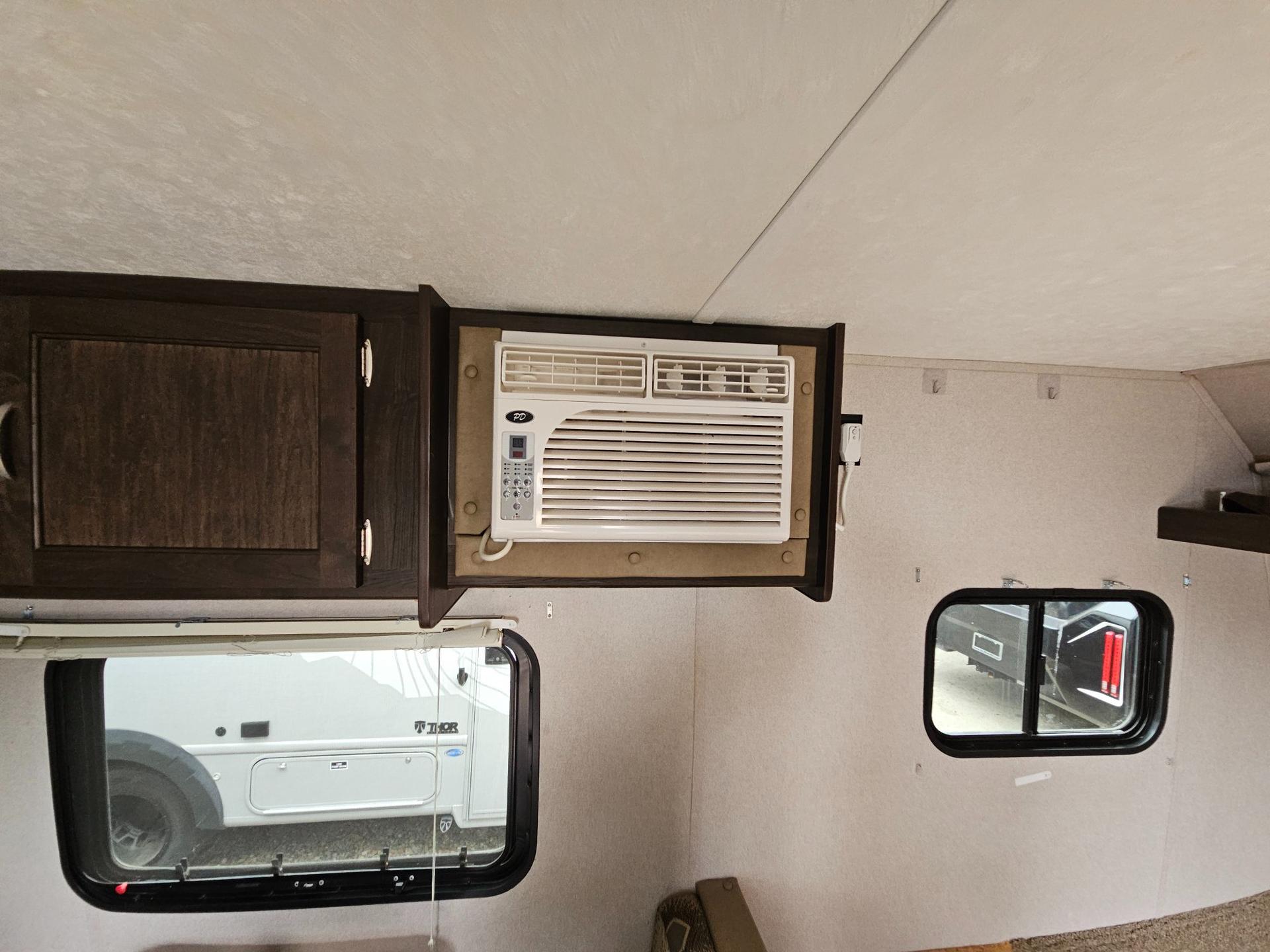 2018 Keystone RV 2018 Keystone RV Springdale Mini - thumbnail 11