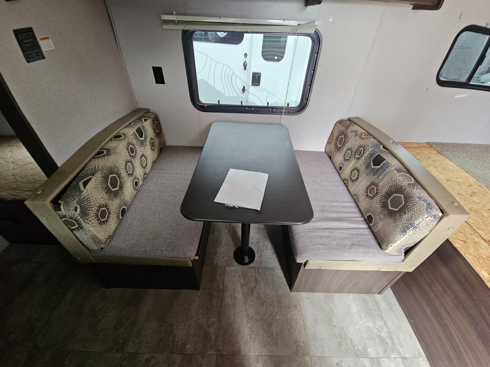 2018 Keystone RV 2018 Keystone RV Springdale Mini - thumbnail 13