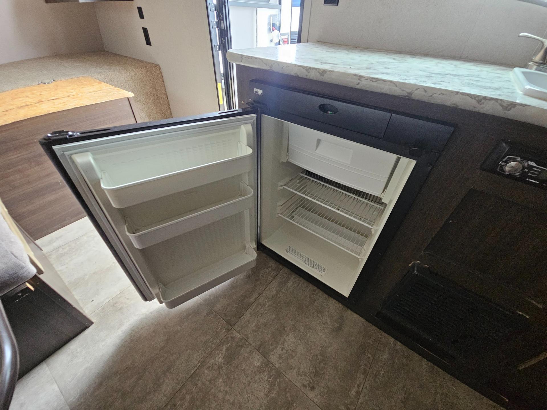 2018 Keystone RV 2018 Keystone RV Springdale Mini - thumbnail 19