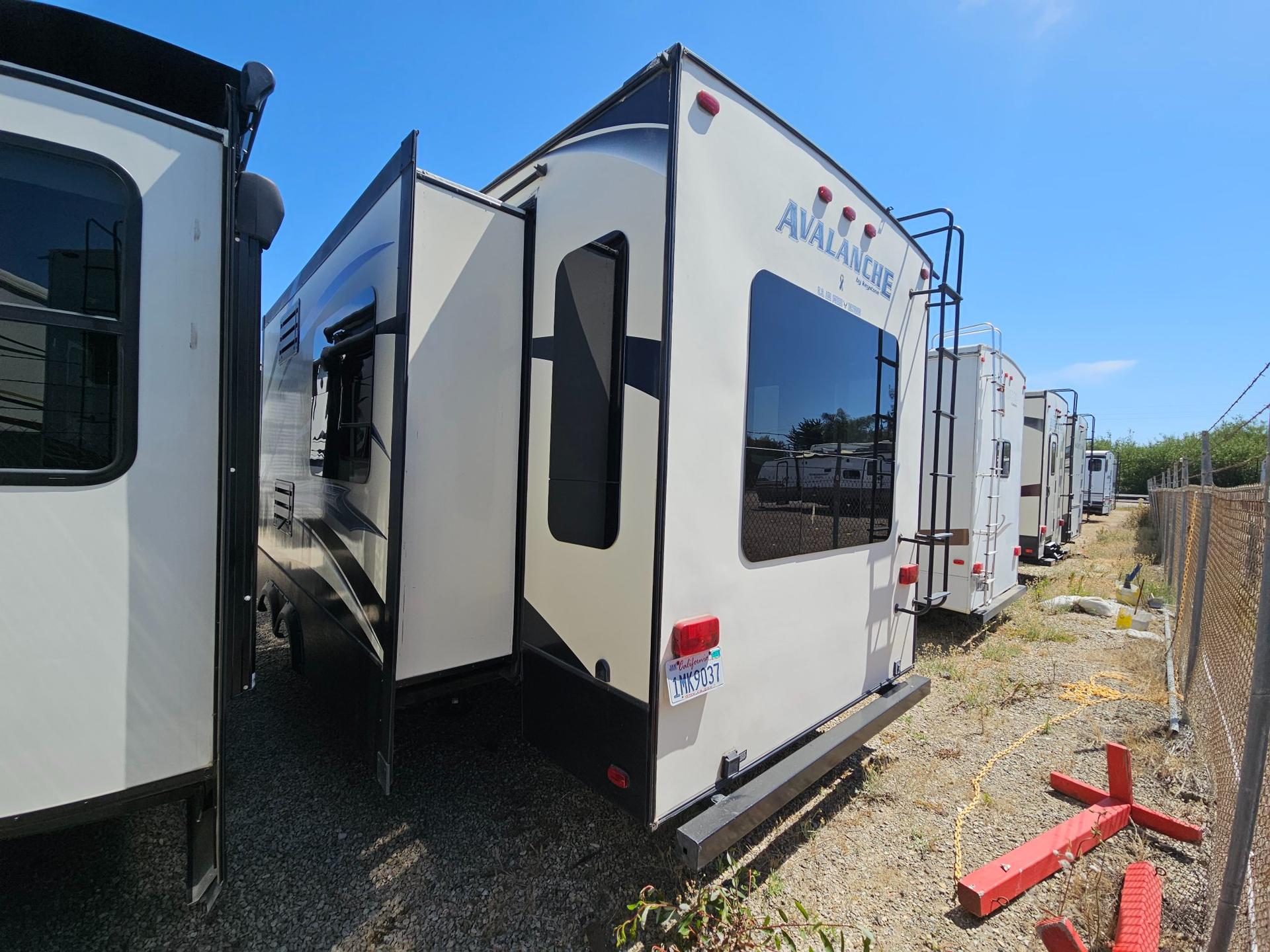 2014 Keystone RV 2014 Keystone RV Avalanche - thumbnail 4